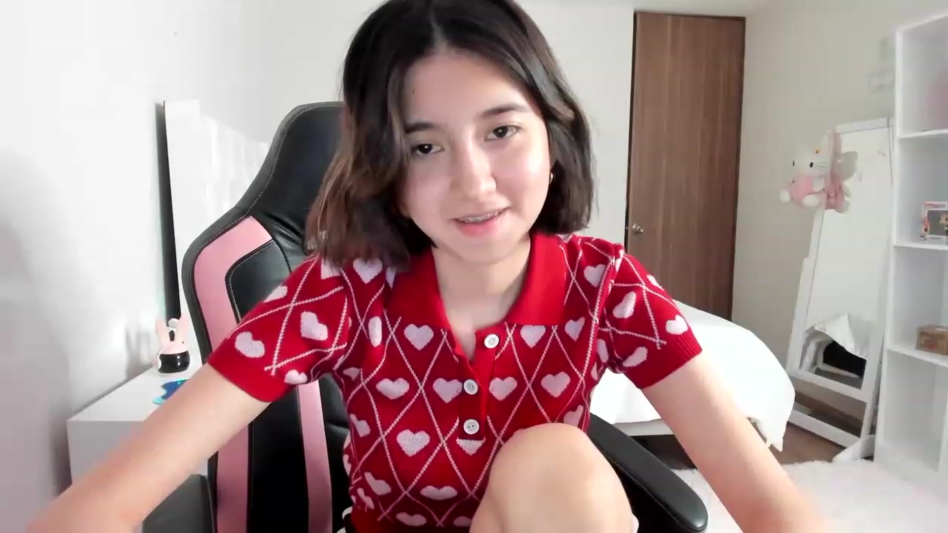 Gallery image thumbnail from Cherrycute666's myfreecams stream on, 02/26/2023, 12:10 image 4 of 20