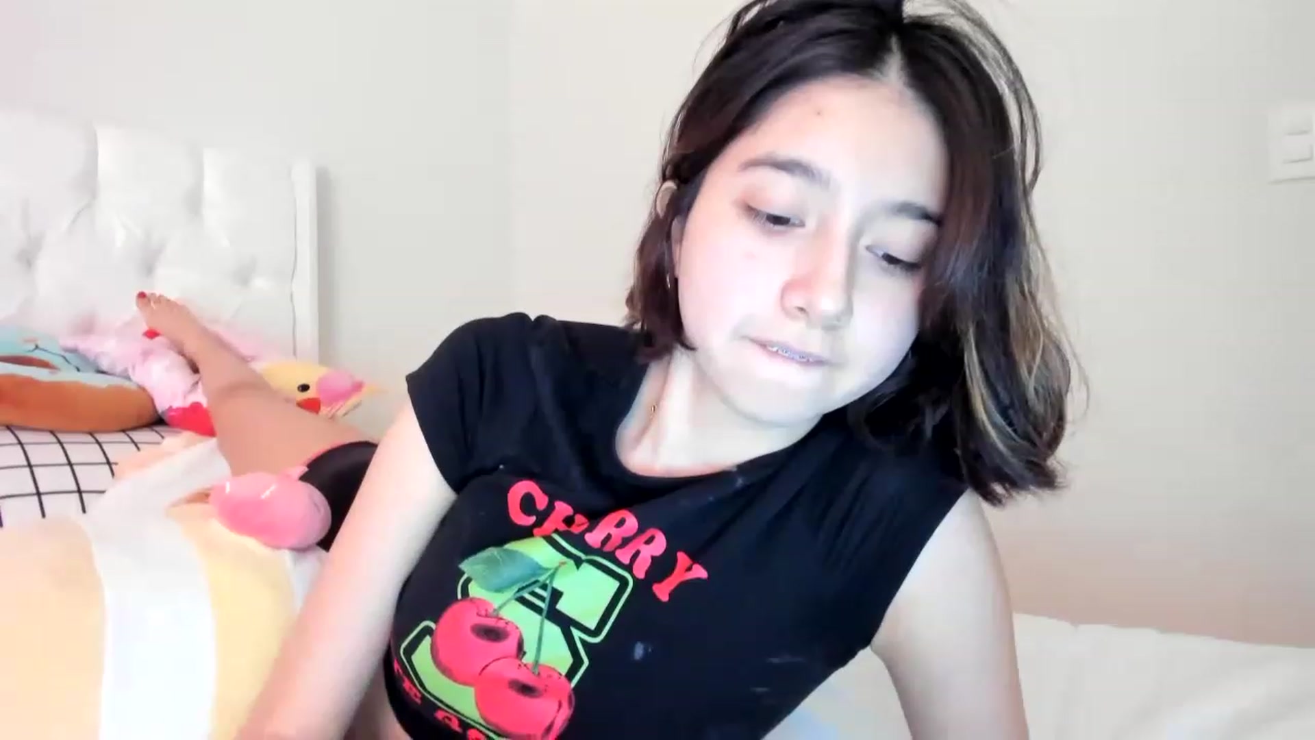 Gallery image thumbnail from Cherrycute666's myfreecams stream on, 02/26/2023, 18:36 image 2 of 20