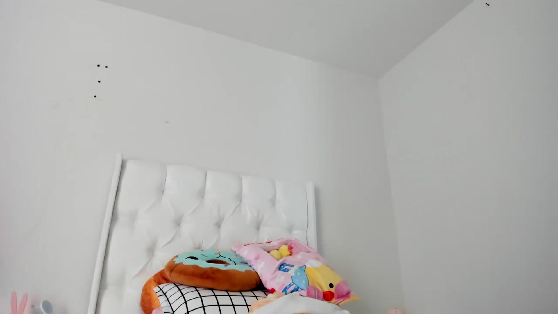 Gallery image thumbnail from Cherrycute666's myfreecams stream on, 02/26/2023, 18:36 image 7 of 20
