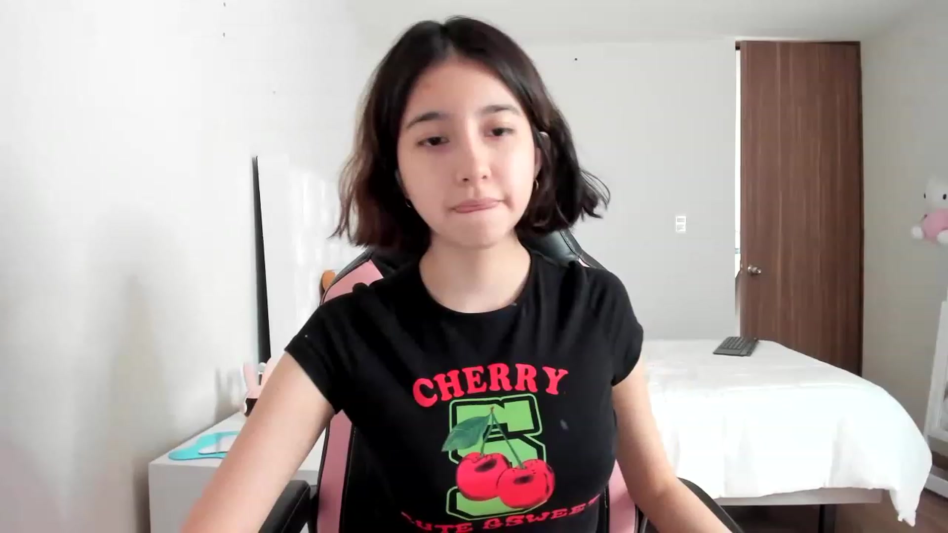 Gallery image thumbnail from Cherrycute666's myfreecams stream on, 02/26/2023, 21:03 image 18 of 20