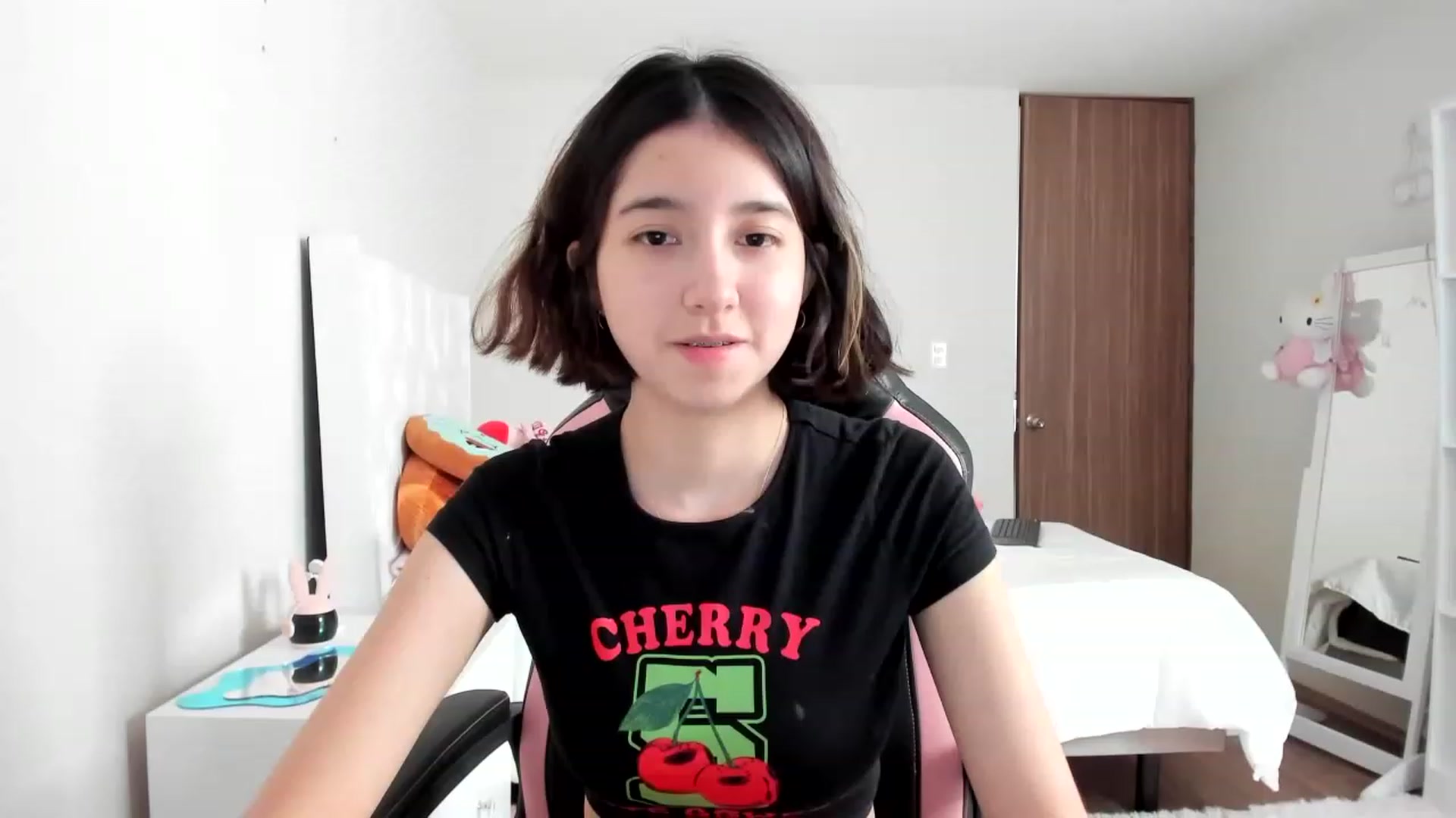 Gallery image thumbnail from Cherrycute666's myfreecams stream on, 02/26/2023, 21:03 image 8 of 20