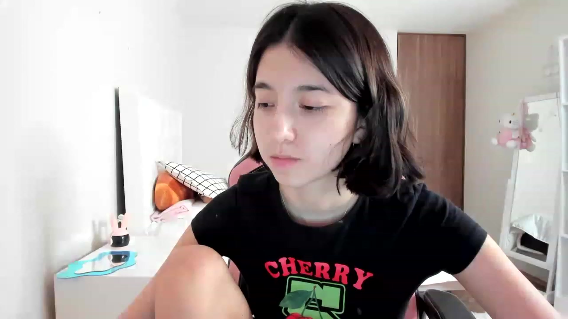 Gallery image thumbnail from Cherrycute666's myfreecams stream on, 02/27/2023, 01:29 image 6 of 20