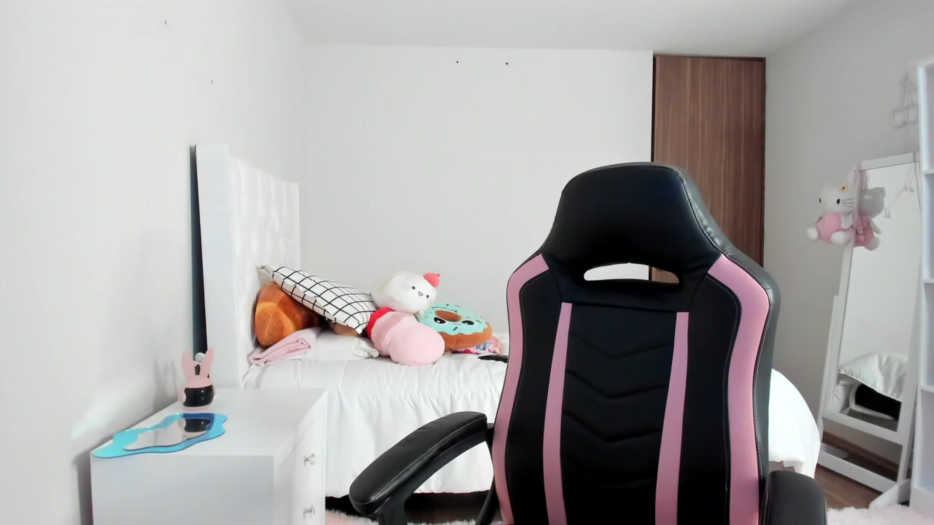 Gallery image thumbnail from Cherrycute666's myfreecams stream on, 02/27/2023, 01:29 image 9 of 20