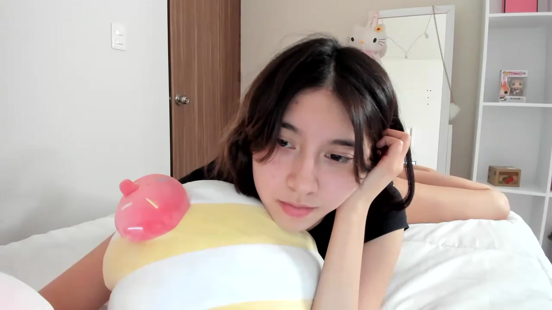 Gallery image thumbnail from Cherrycute666's myfreecams stream on, 02/27/2023, 01:29 image 20 of 20