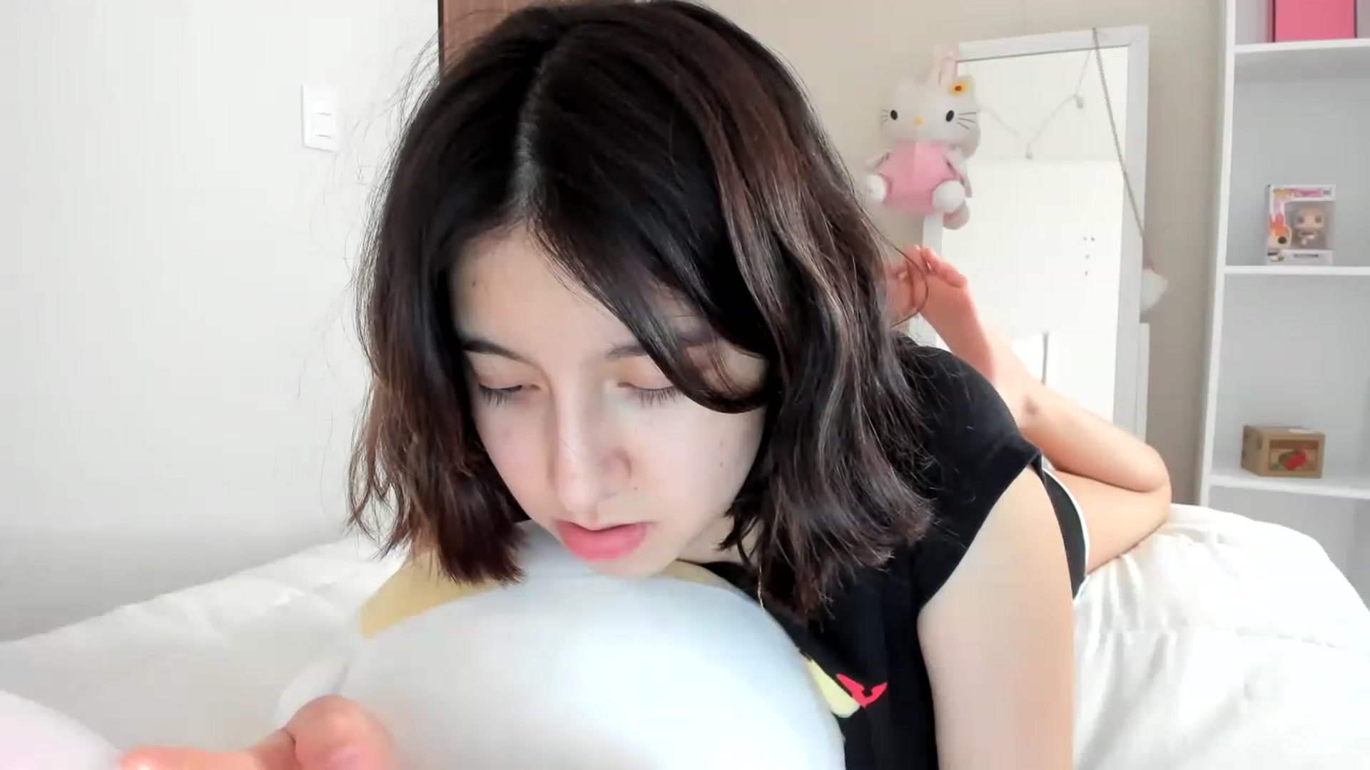 Gallery image thumbnail from Cherrycute666's myfreecams stream on, 02/27/2023, 01:58 image 11 of 20