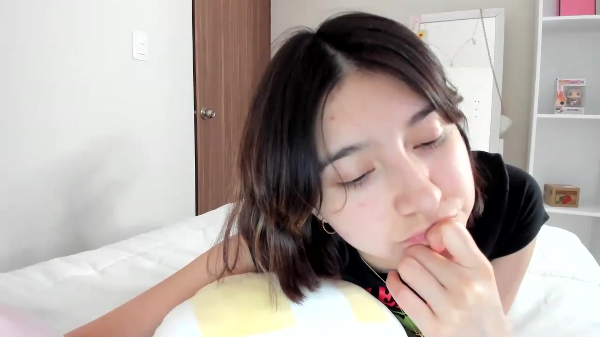 Gallery image thumbnail from Cherrycute666's myfreecams stream on, 02/27/2023, 01:58 image 13 of 20