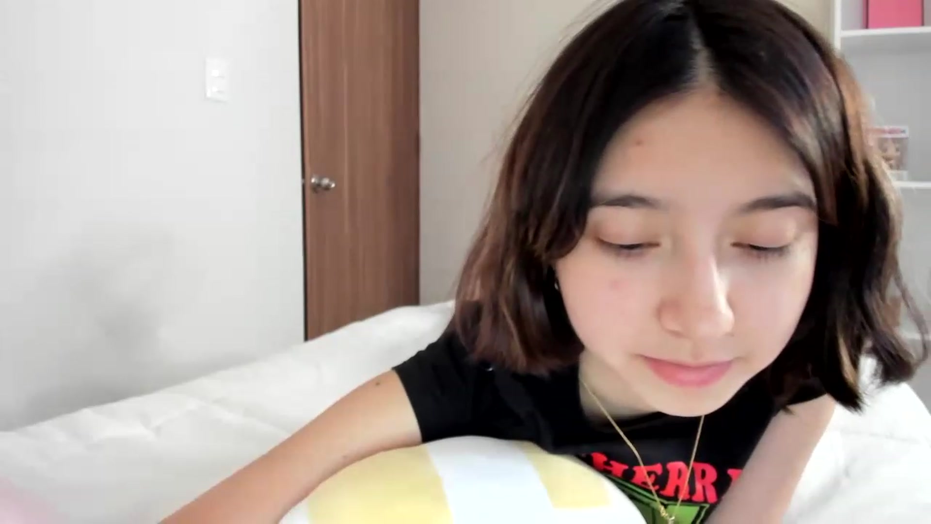 Gallery image thumbnail from Cherrycute666's myfreecams stream on, 02/27/2023, 01:58 image 9 of 20