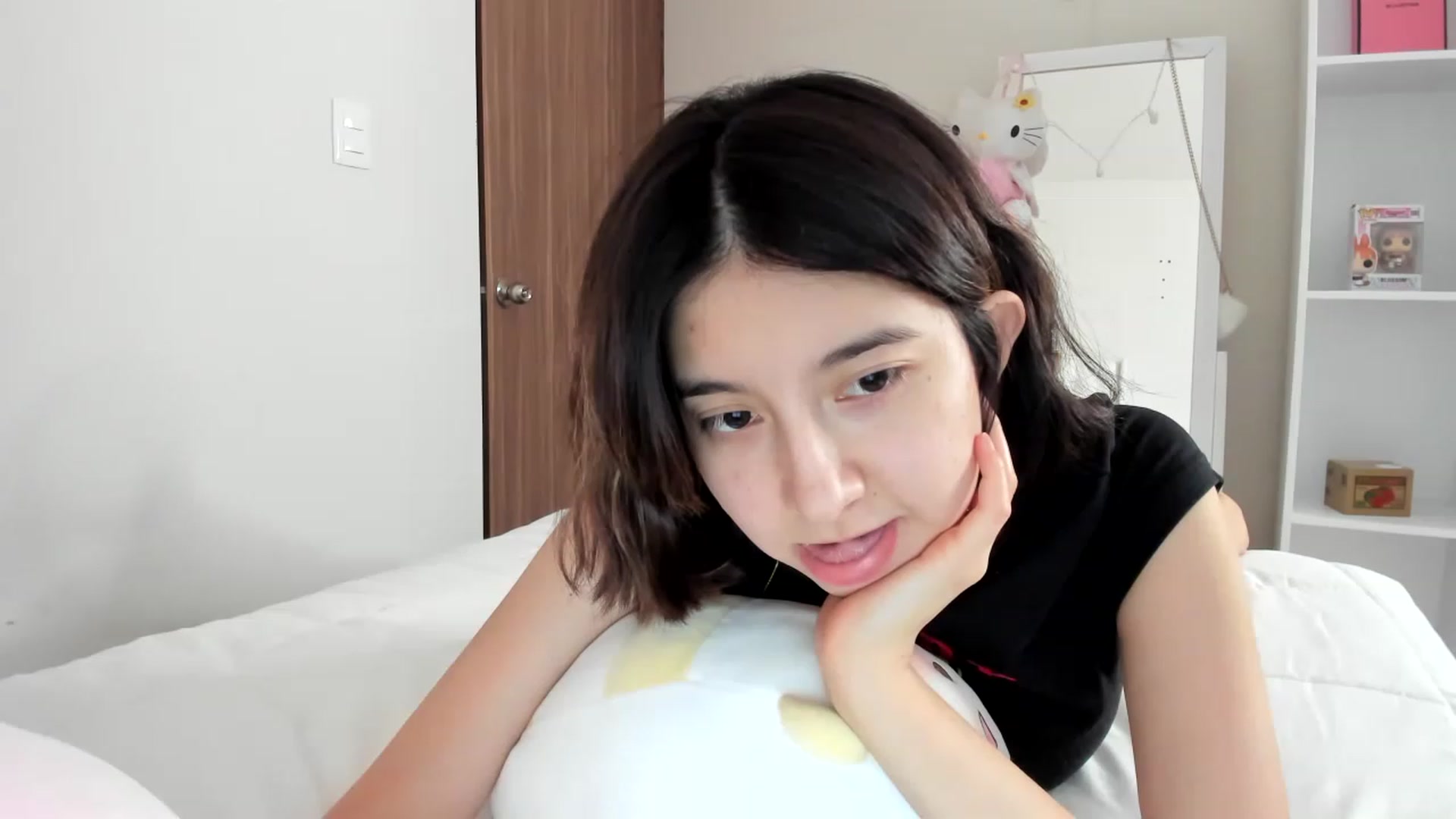 Gallery image thumbnail from Cherrycute666's myfreecams stream on, 02/27/2023, 01:58 image 4 of 20