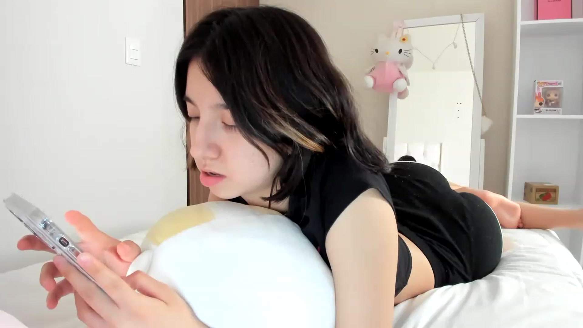 Gallery image thumbnail from Cherrycute666's myfreecams stream on, 02/27/2023, 01:58 image 14 of 20