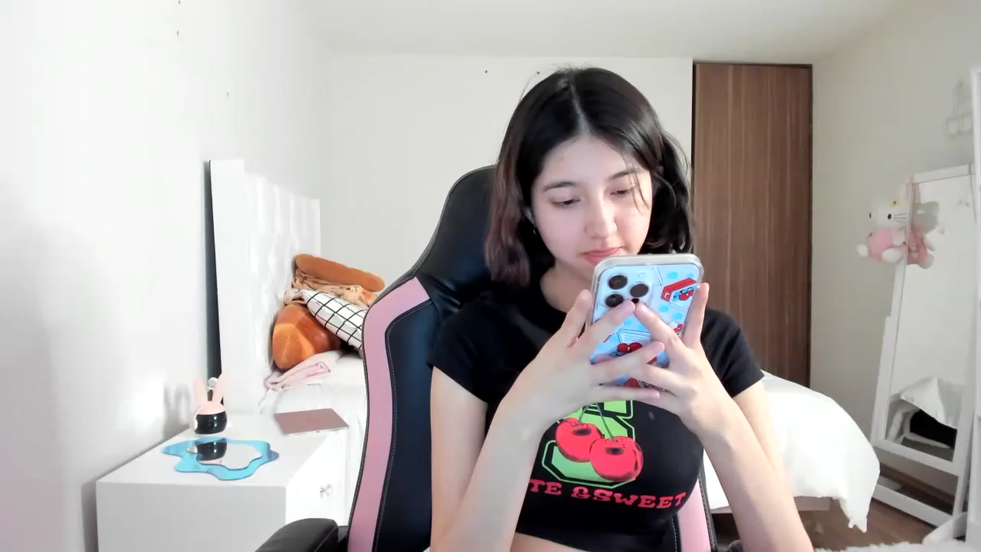 Gallery image thumbnail from Cherrycute666's myfreecams stream on, 02/27/2023, 04:30 image 16 of 20