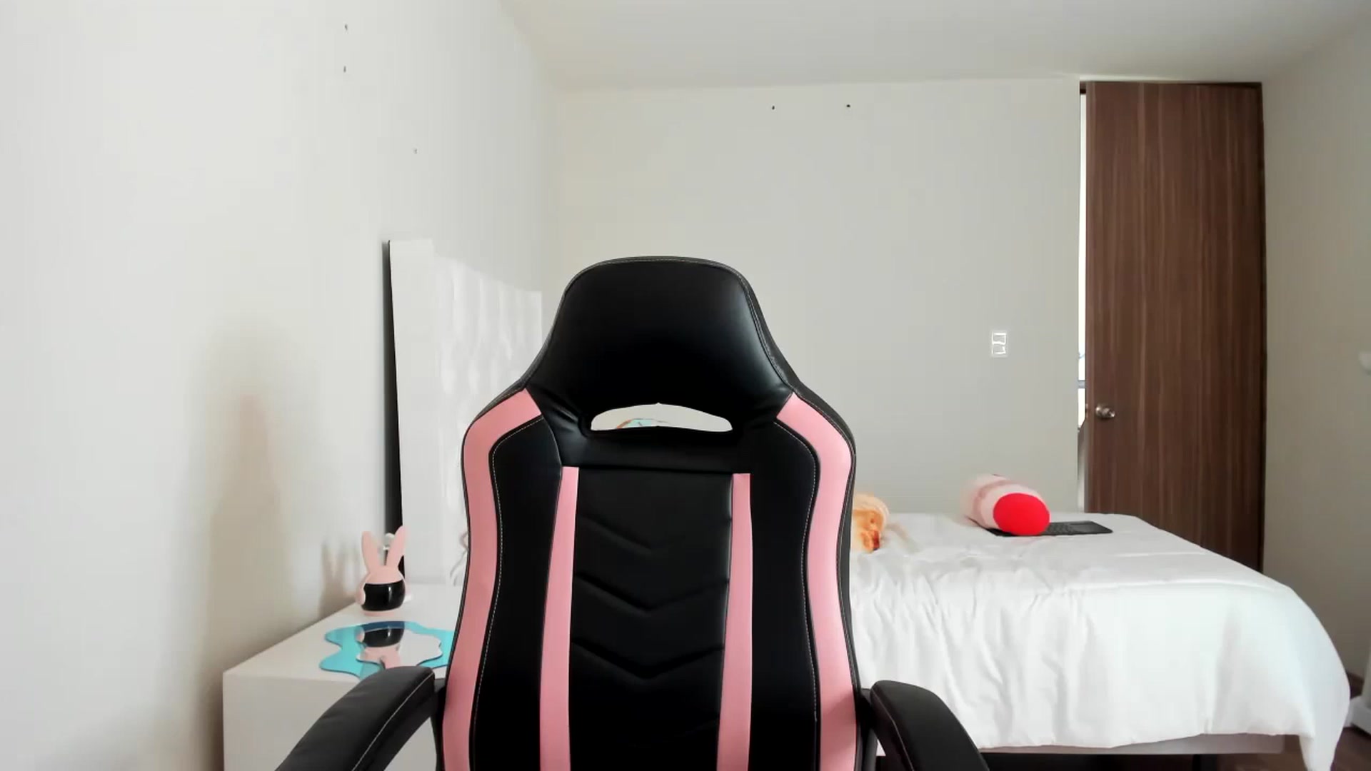 Gallery image thumbnail from Cherrycute666's myfreecams stream on, 02/27/2023, 21:52 image 4 of 20