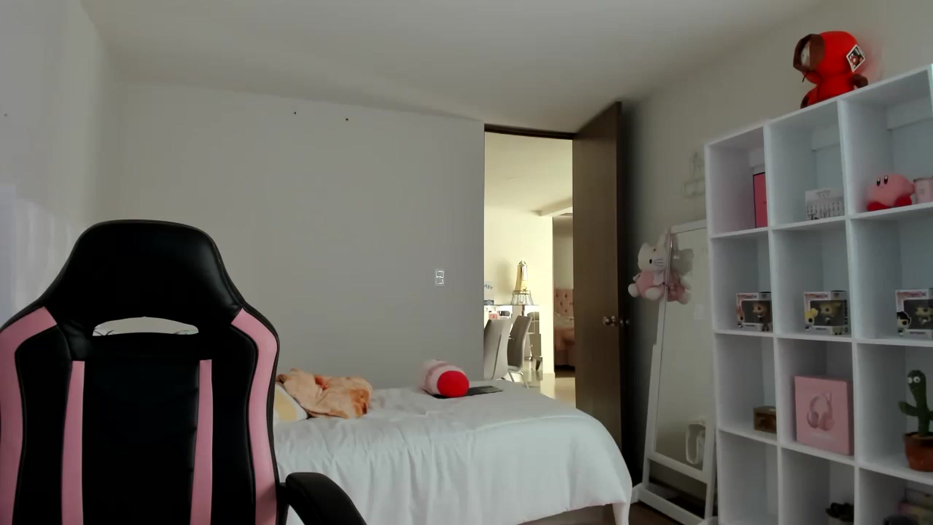 Gallery image thumbnail from Cherrycute666's myfreecams stream on, 02/28/2023, 24:04 image 3 of 20