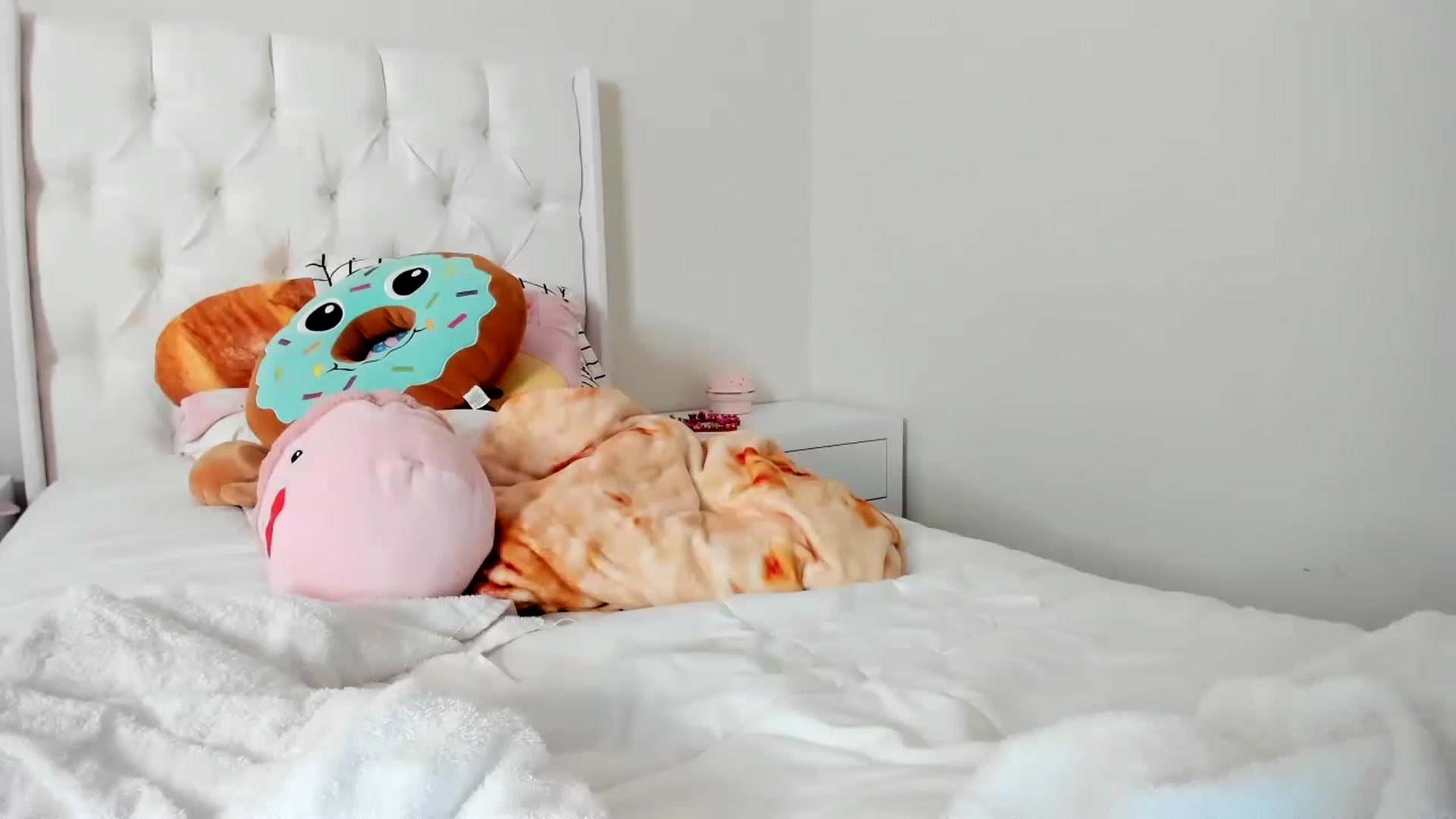 Gallery image thumbnail from Cherrycute666's myfreecams stream on, 02/28/2023, 05:30 image 12 of 20