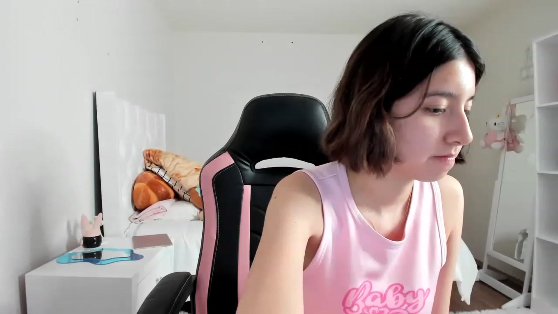 Gallery image thumbnail from Cherrycute666's myfreecams stream on, 02/28/2023, 07:41 image 4 of 20