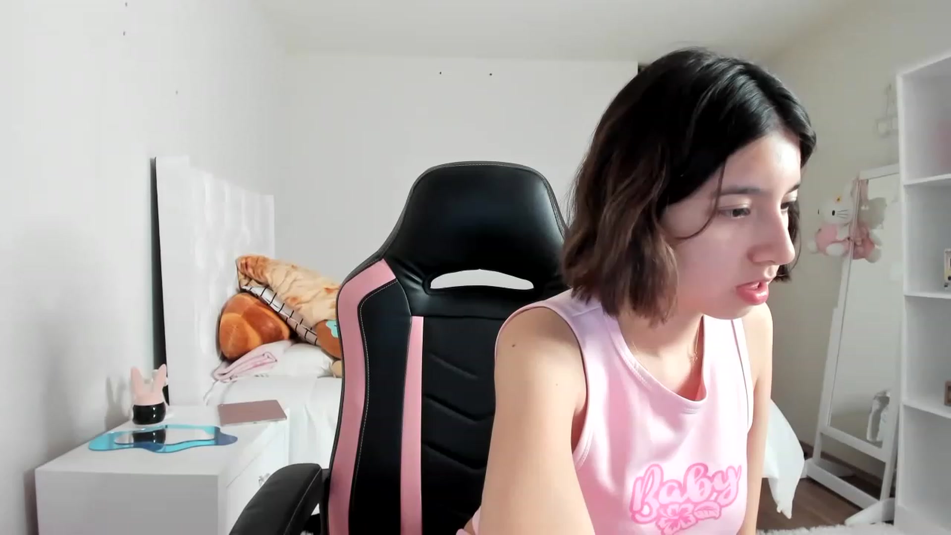 Gallery image thumbnail from Cherrycute666's myfreecams stream on, 02/28/2023, 07:41 image 6 of 20