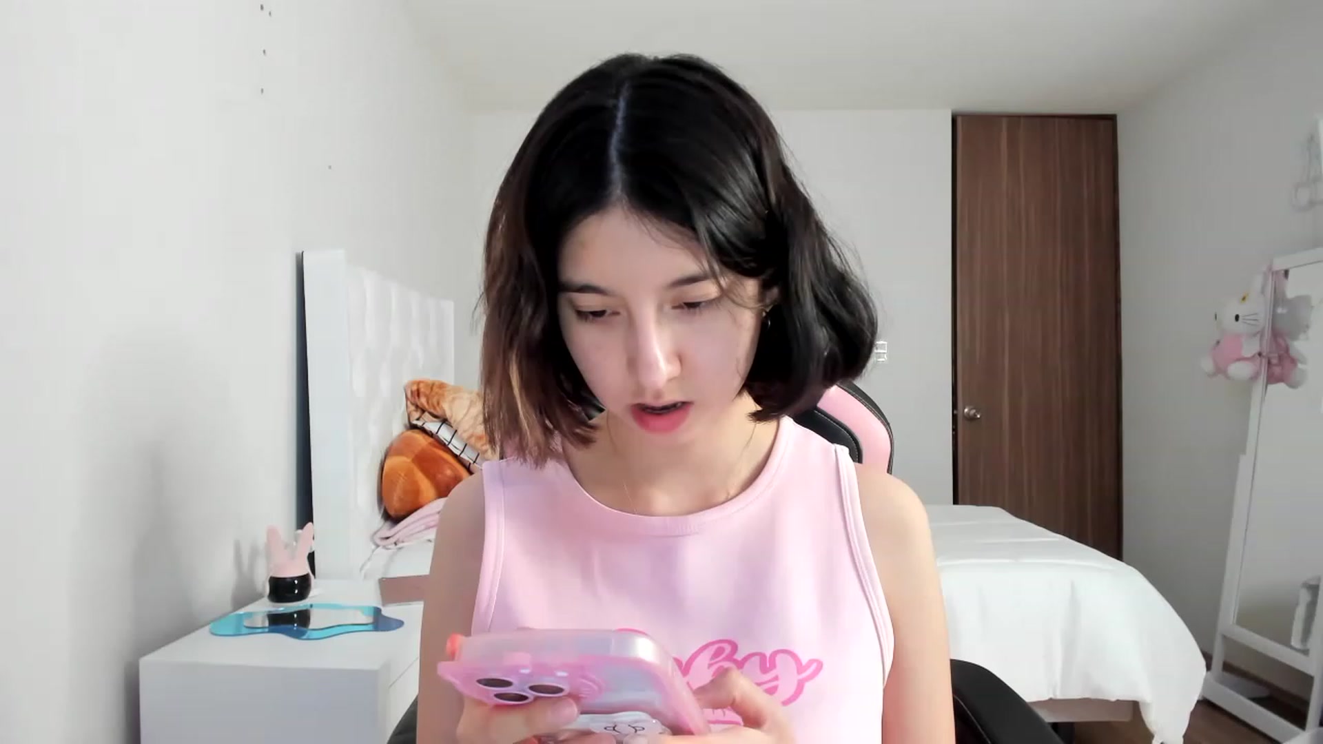 Gallery image thumbnail from Cherrycute666's myfreecams stream on, 02/28/2023, 09:00 image 6 of 20