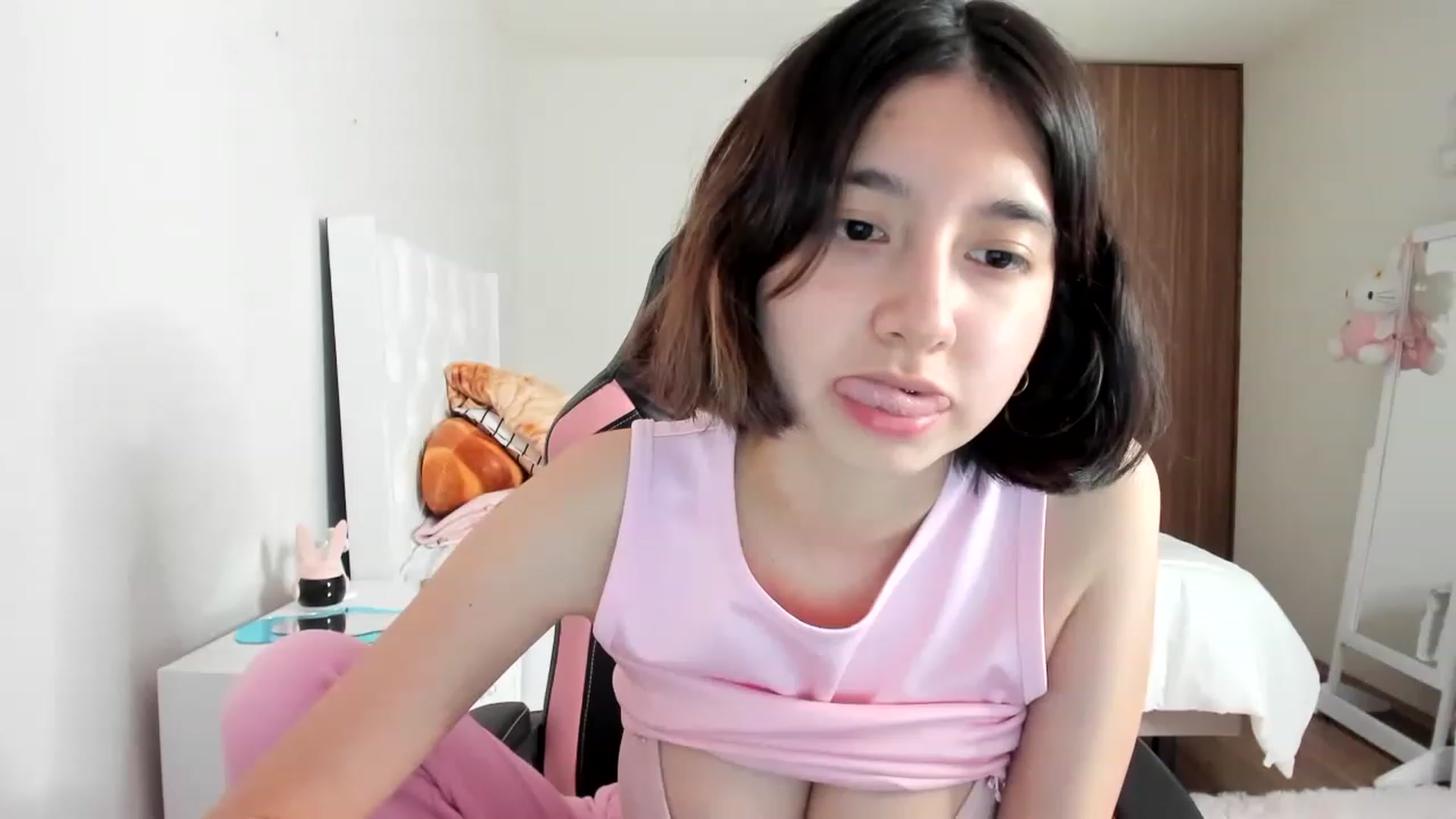 Gallery image thumbnail from Cherrycute666's myfreecams stream on, 02/28/2023, 09:50 image 2 of 20