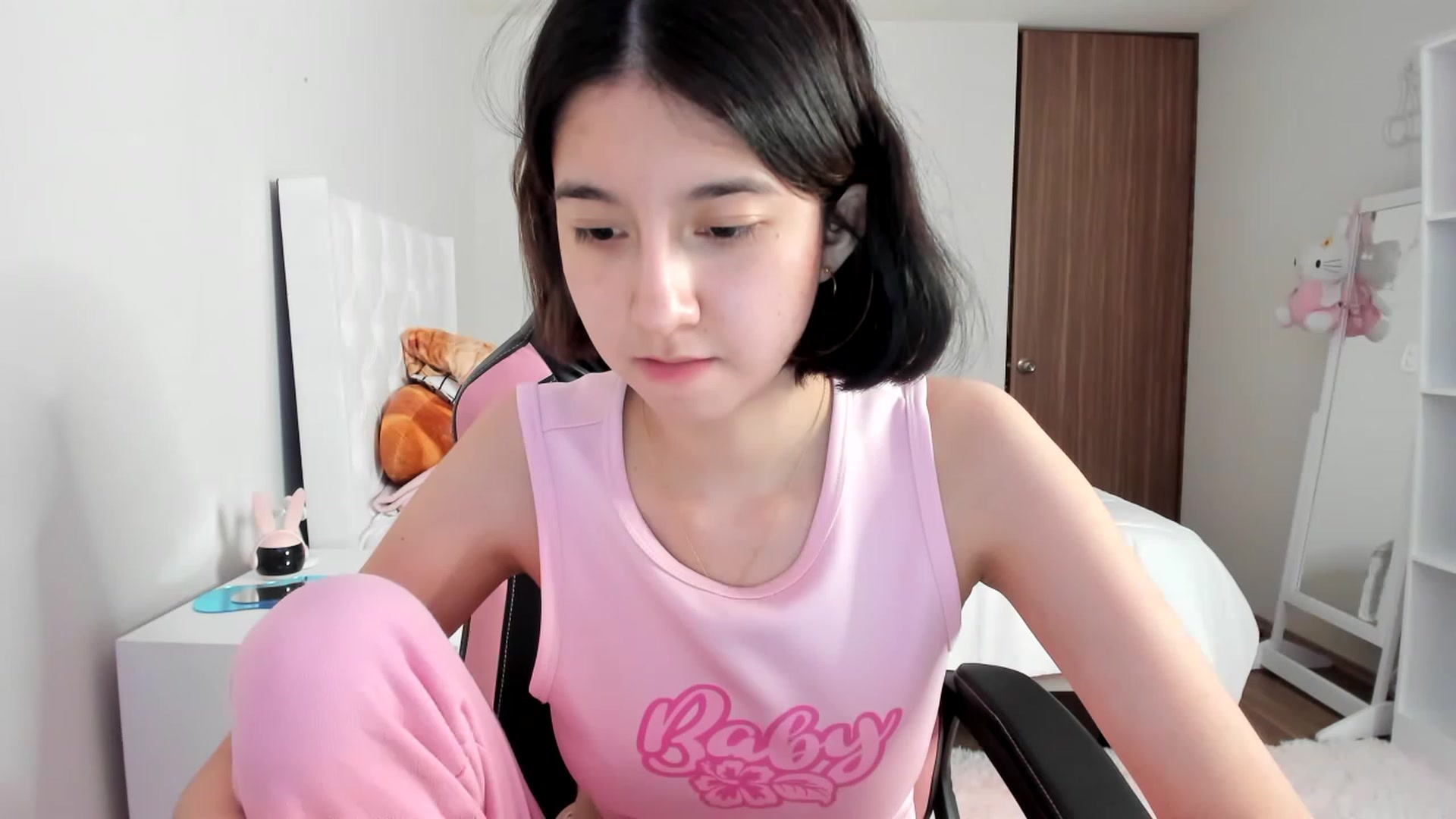 Gallery image thumbnail from Cherrycute666's myfreecams stream on, 02/28/2023, 13:43 image 8 of 20