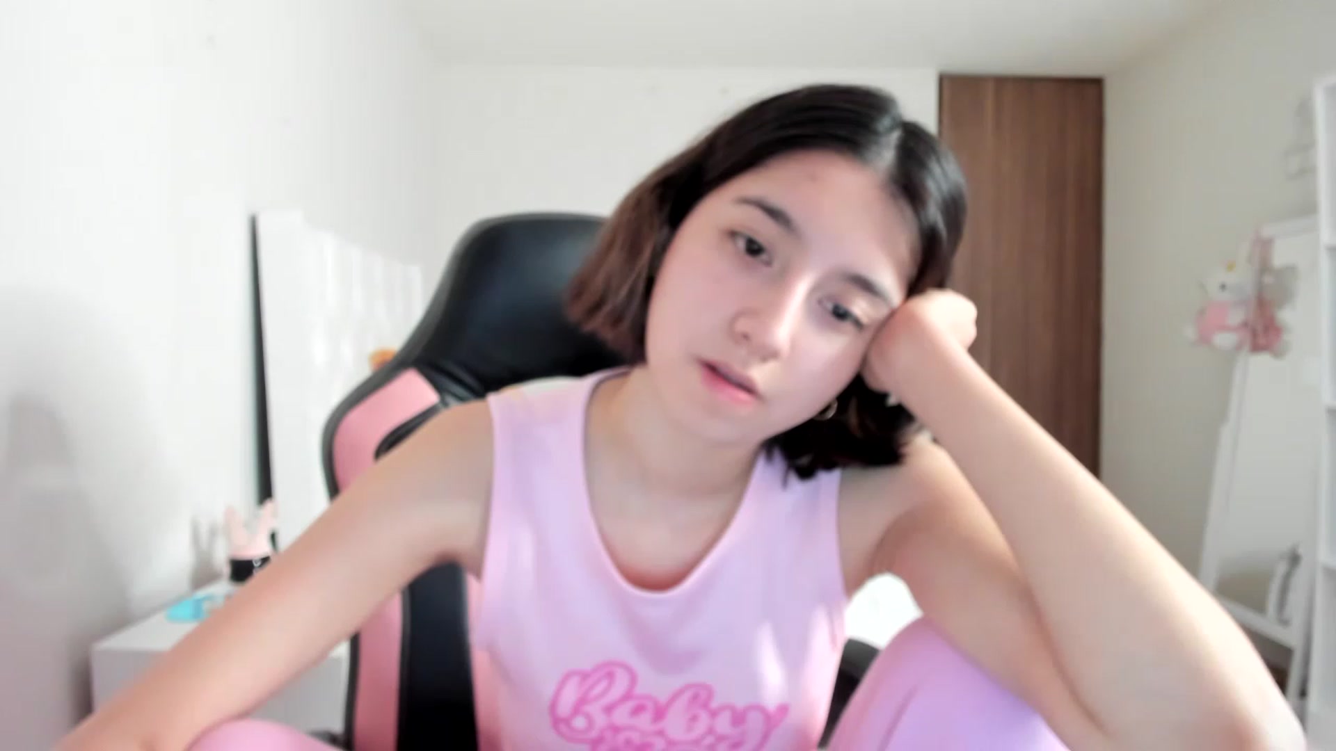 Gallery image thumbnail from Cherrycute666's myfreecams stream on, 02/28/2023, 13:43 image 10 of 20