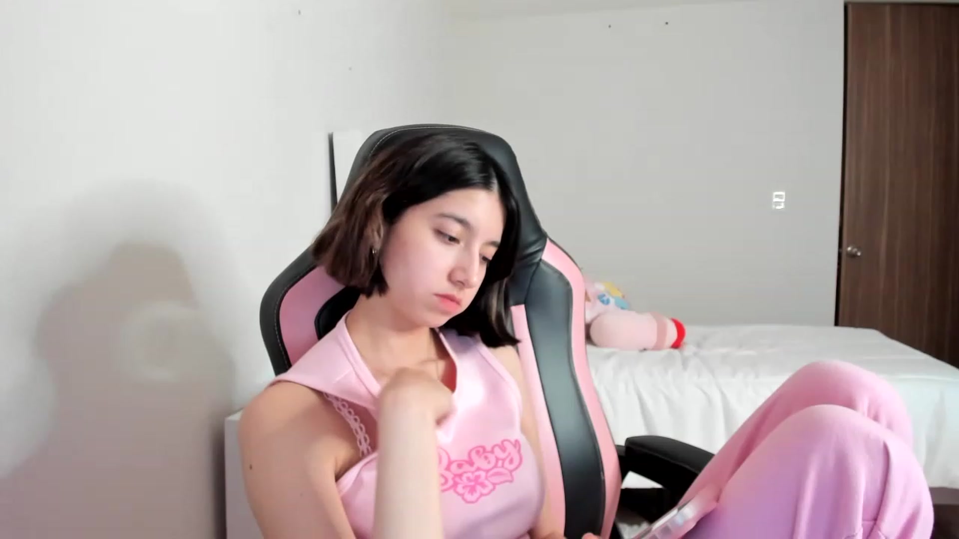 Gallery image thumbnail from Cherrycute666's myfreecams stream on, 02/28/2023, 13:43 image 12 of 20