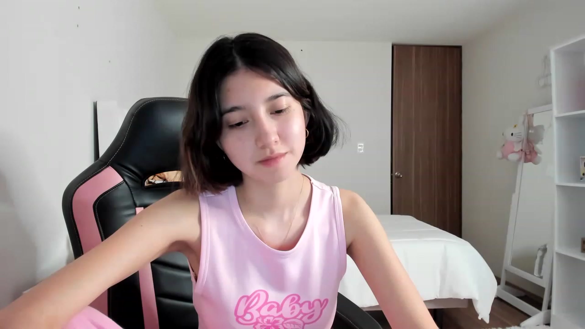 Gallery image thumbnail from Cherrycute666's myfreecams stream on, 02/28/2023, 13:43 image 4 of 20