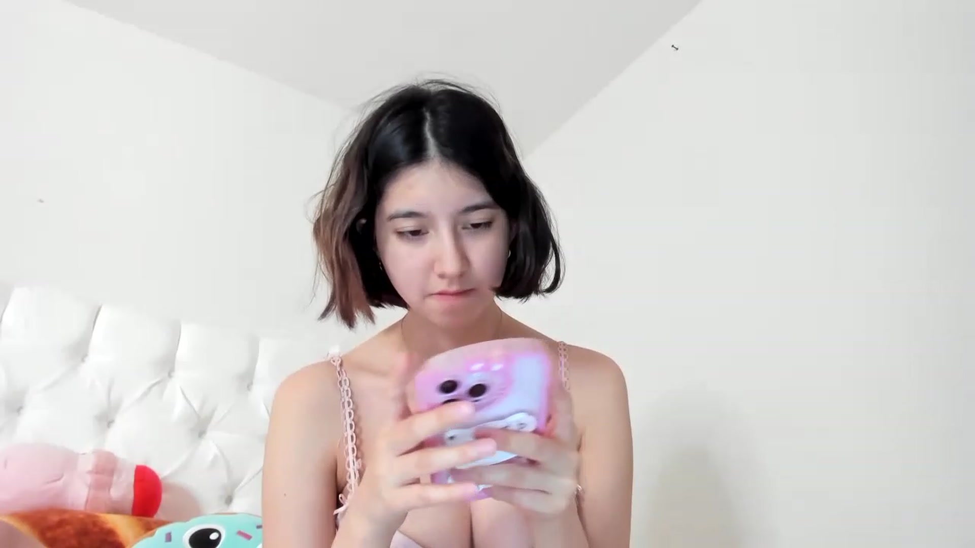 Gallery image thumbnail from Cherrycute666's myfreecams stream on, 03/01/2023, 08:11 image 18 of 20
