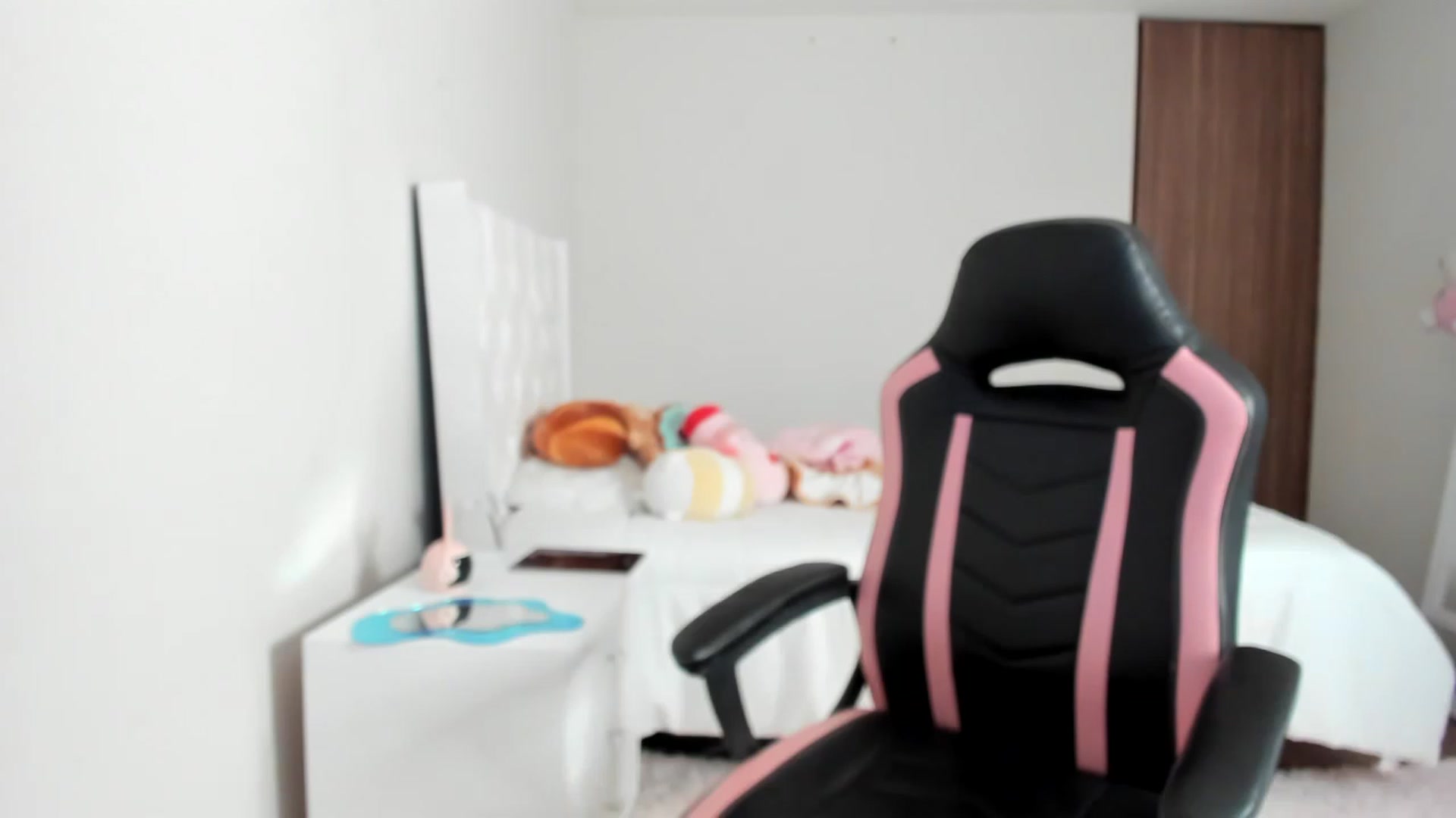 Gallery image thumbnail from Cherrycute666's myfreecams stream on, 03/01/2023, 08:11 image 7 of 20