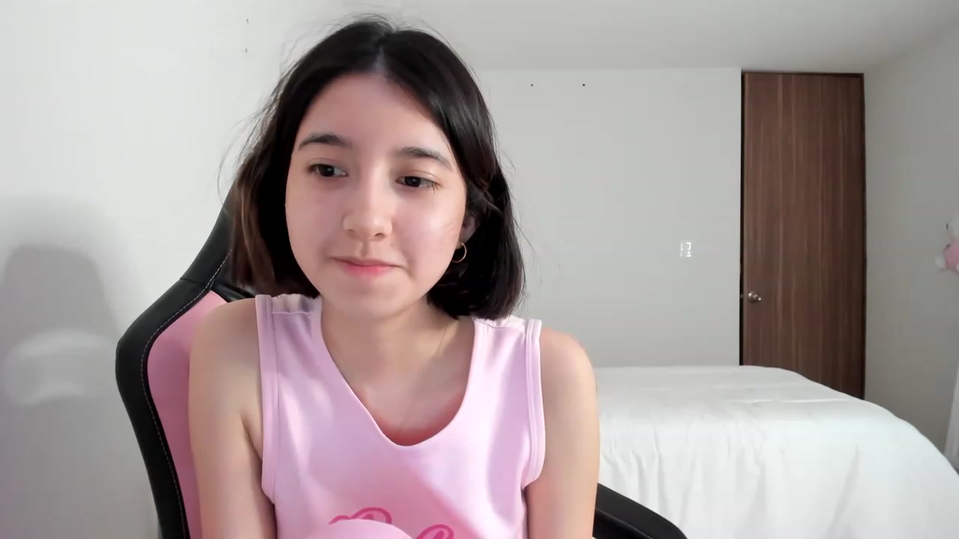 Gallery image thumbnail from Cherrycute666's myfreecams stream on, 03/01/2023, 08:11 image 1 of 20