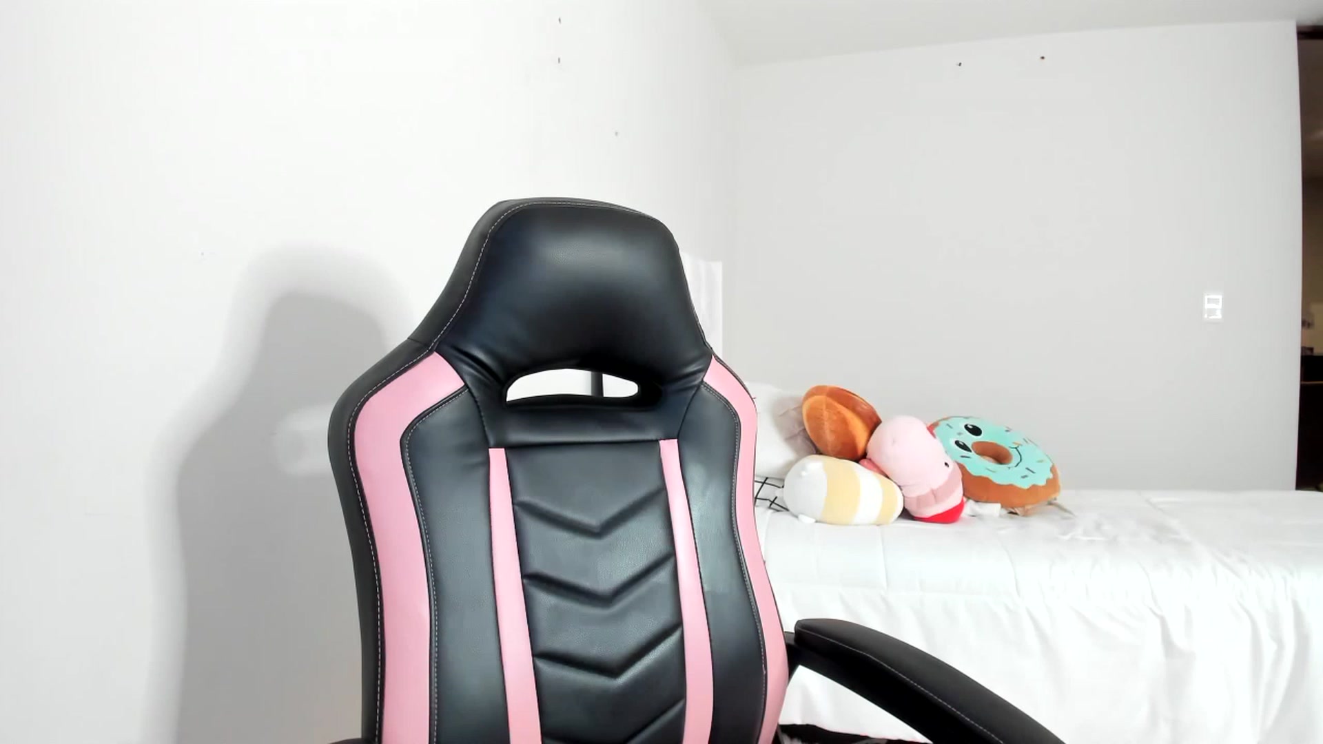 Gallery image thumbnail from Cherrycute666's myfreecams stream on, 03/01/2023, 12:44 image 17 of 20