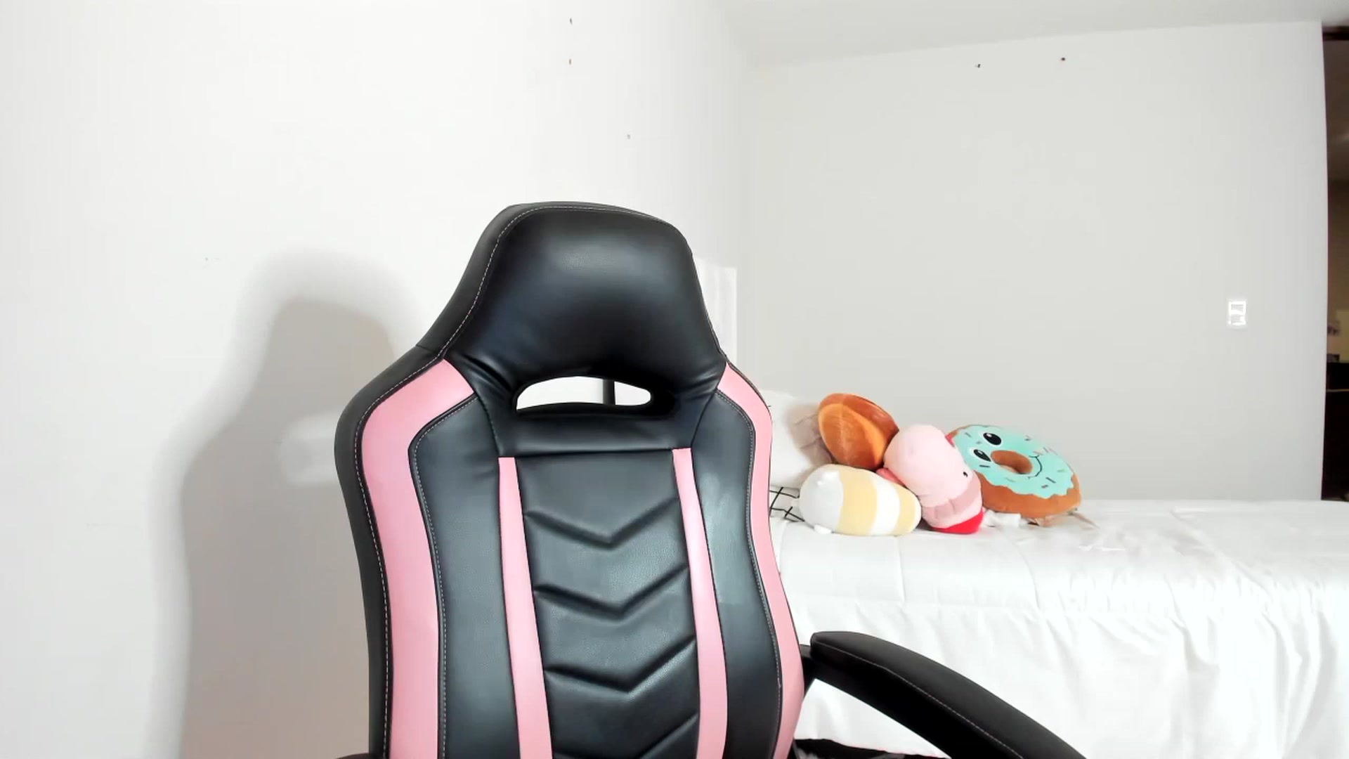 Gallery image thumbnail from Cherrycute666's myfreecams stream on, 03/01/2023, 12:44 image 14 of 20