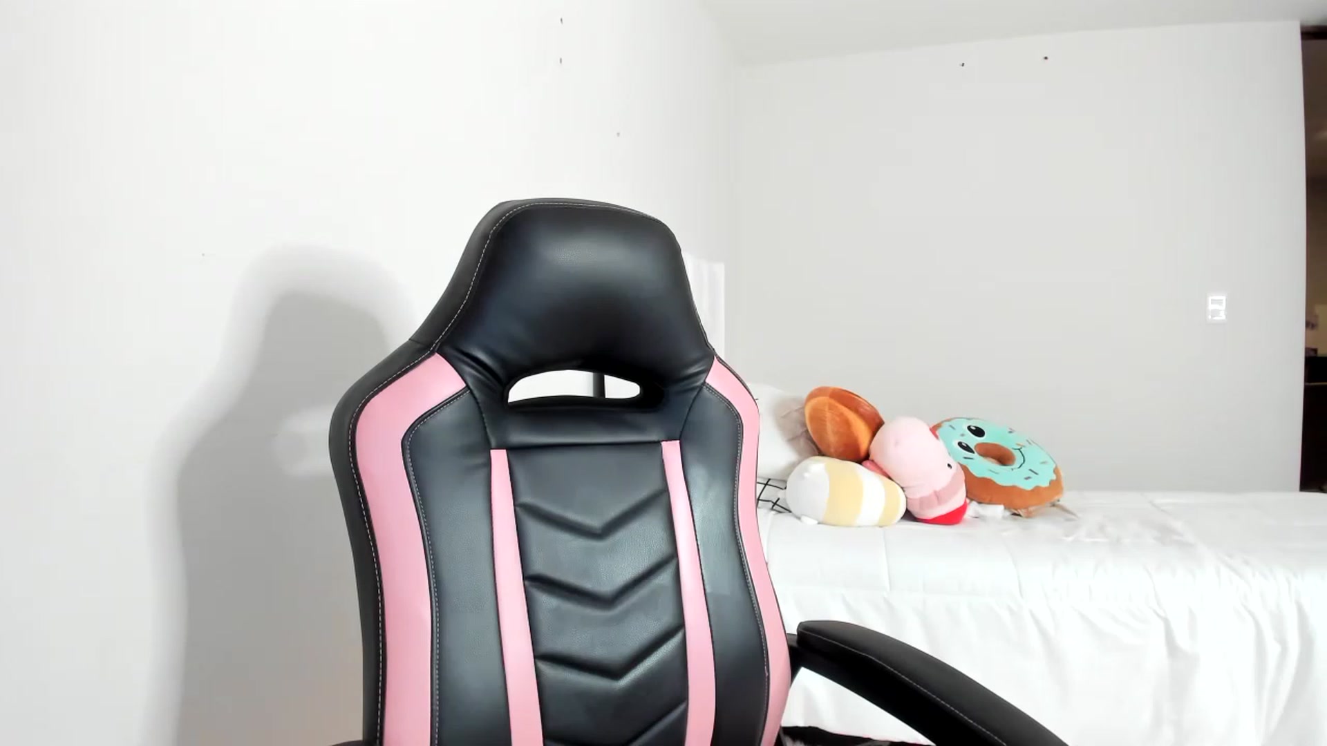 Gallery image thumbnail from Cherrycute666's myfreecams stream on, 03/01/2023, 12:44 image 15 of 20