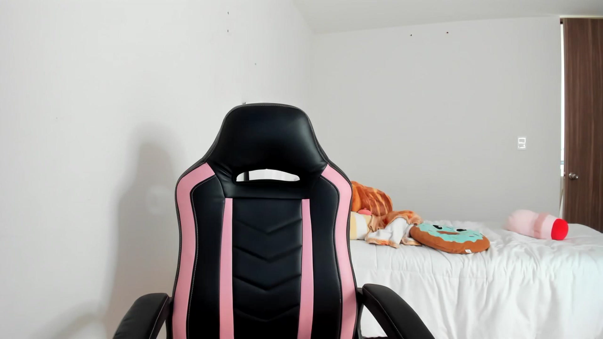 Gallery image thumbnail from Cherrycute666's myfreecams stream on, 03/02/2023, 24:05 image 9 of 20