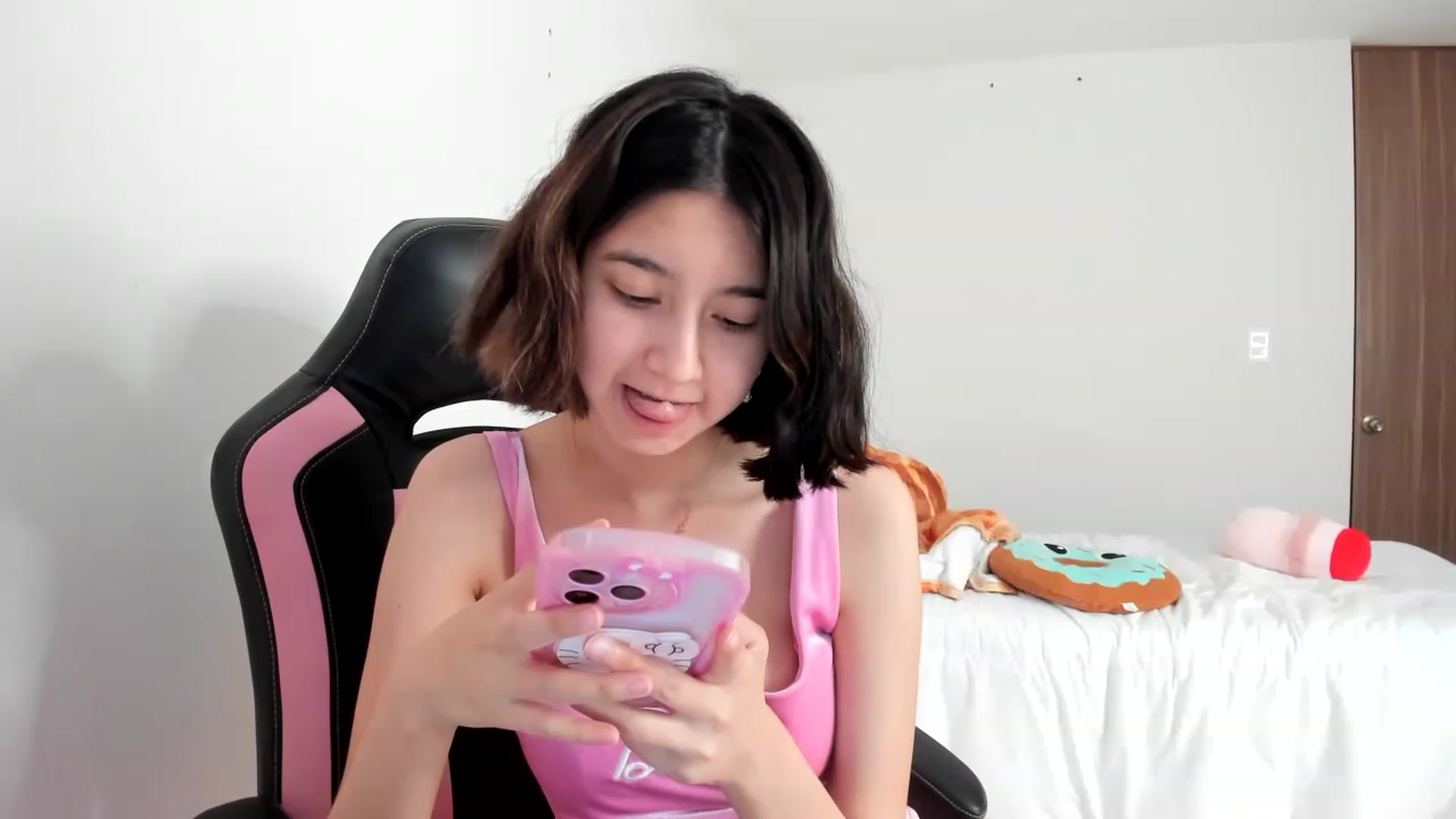 Gallery image thumbnail from Cherrycute666's myfreecams stream on, 03/02/2023, 24:05 image 13 of 20