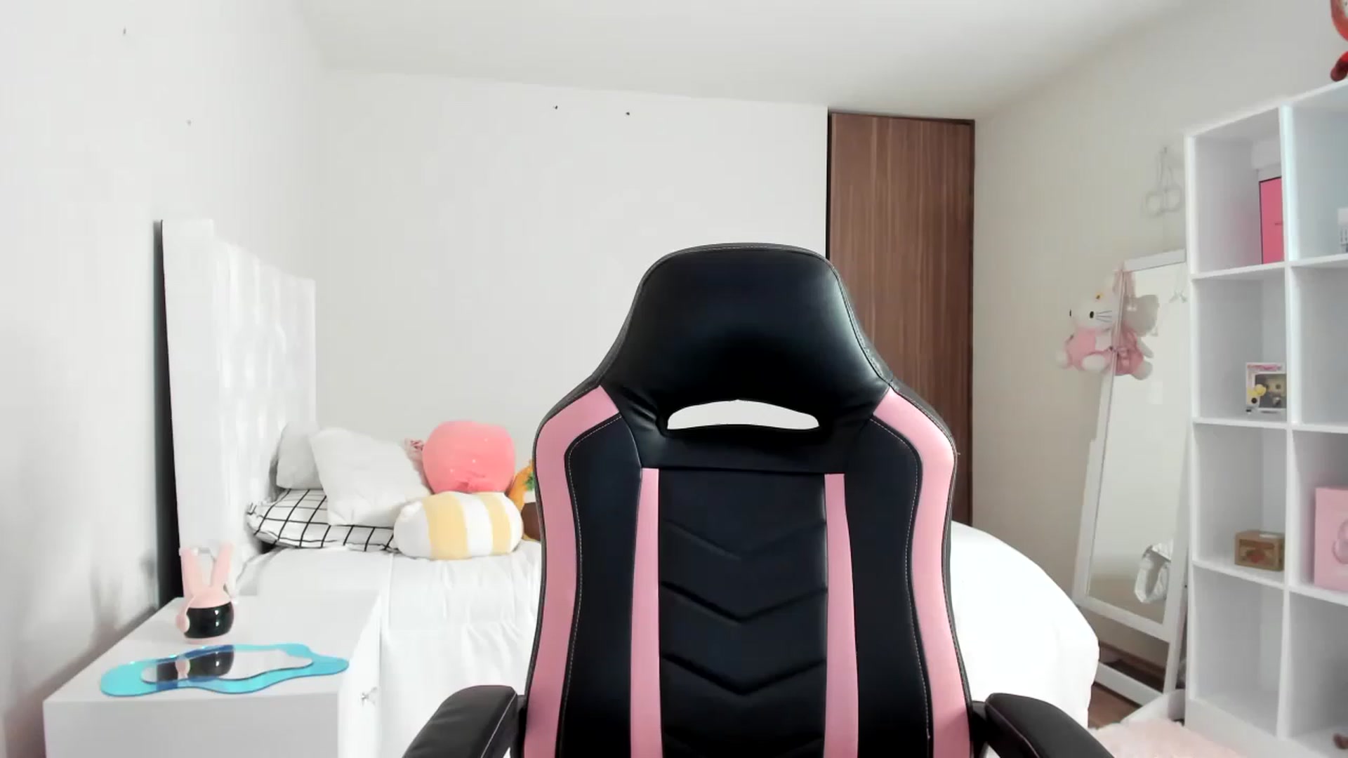 Gallery image thumbnail from Cherrycute666's myfreecams stream on, 03/02/2023, 04:30 image 17 of 20
