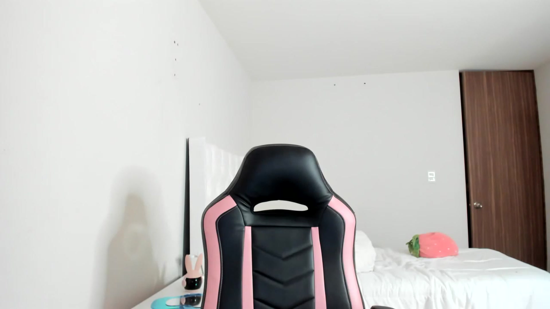 Gallery image thumbnail from Cherrycute666's myfreecams stream on, 03/02/2023, 10:00 image 16 of 20