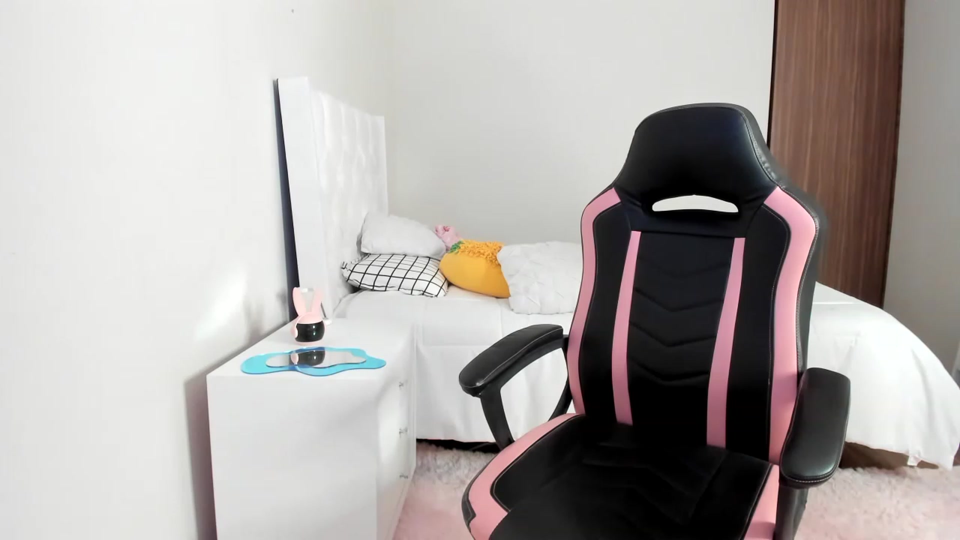 Gallery image thumbnail from Cherrycute666's myfreecams stream on, 03/02/2023, 10:00 image 20 of 20