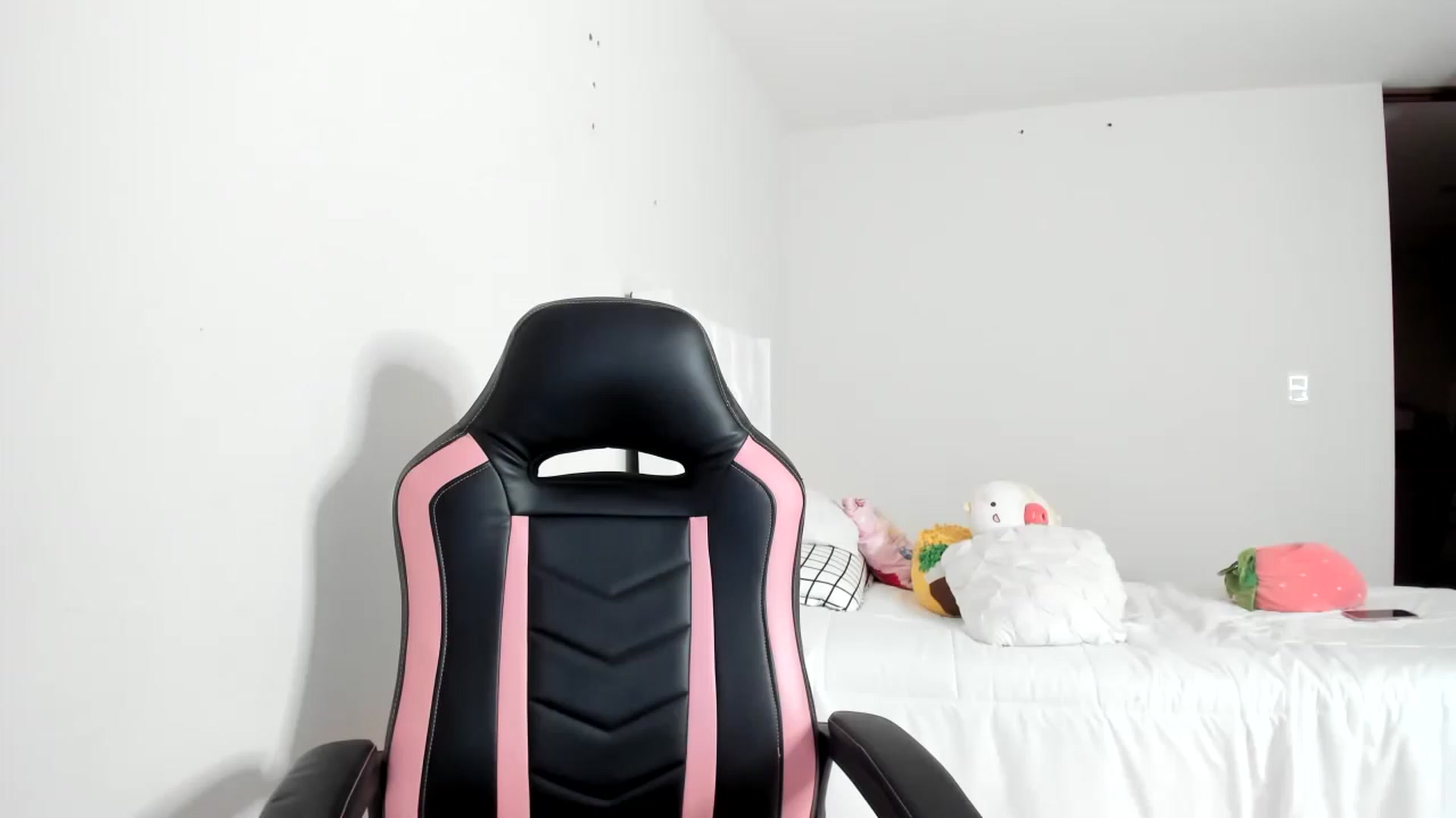 Gallery image thumbnail from Cherrycute666's myfreecams stream on, 03/02/2023, 10:00 image 1 of 20