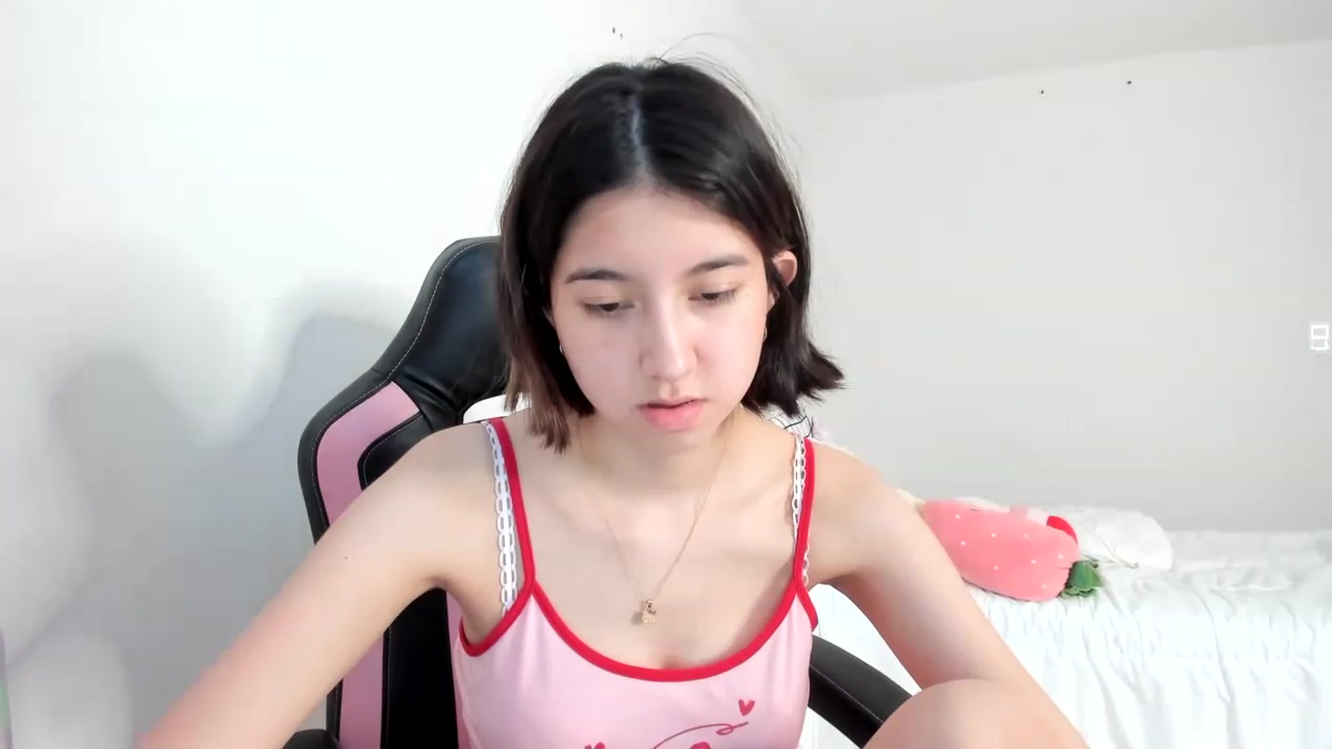 Gallery image thumbnail from Cherrycute666's myfreecams stream on, 03/03/2023, 06:19 image 6 of 20