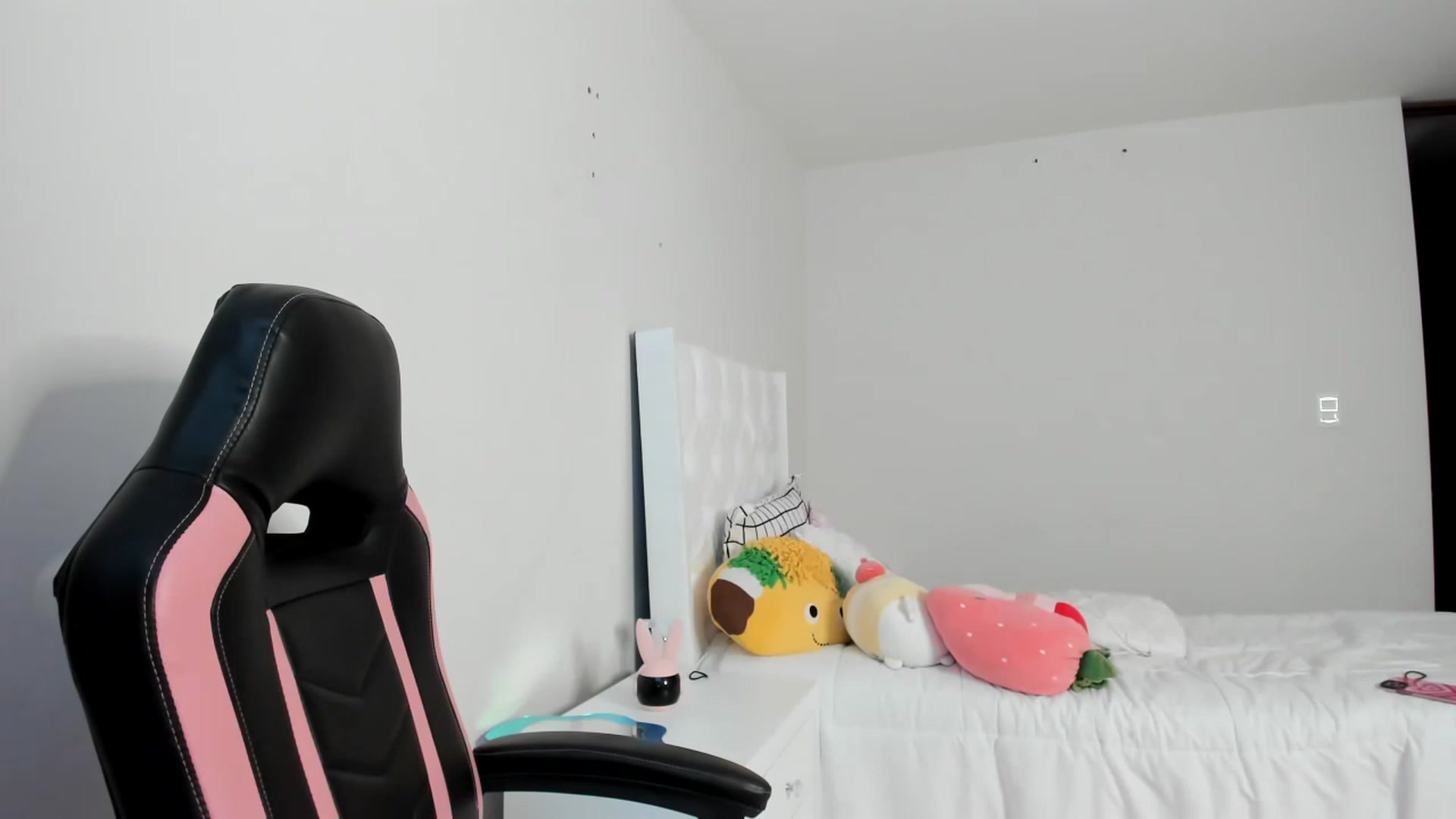 Gallery image thumbnail from Cherrycute666's myfreecams stream on, 03/03/2023, 06:19 image 5 of 20