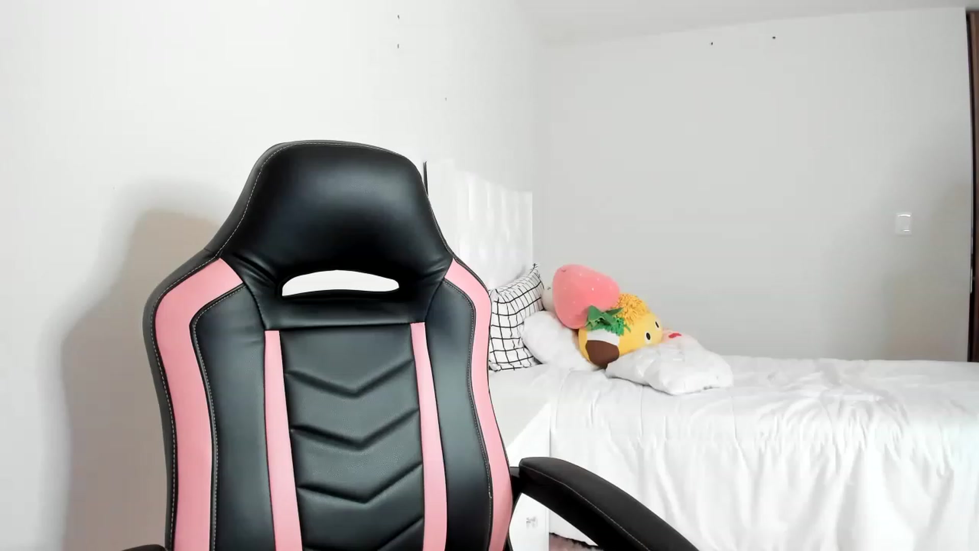 Gallery image thumbnail from Cherrycute666's myfreecams stream on, 03/03/2023, 14:39 image 15 of 20