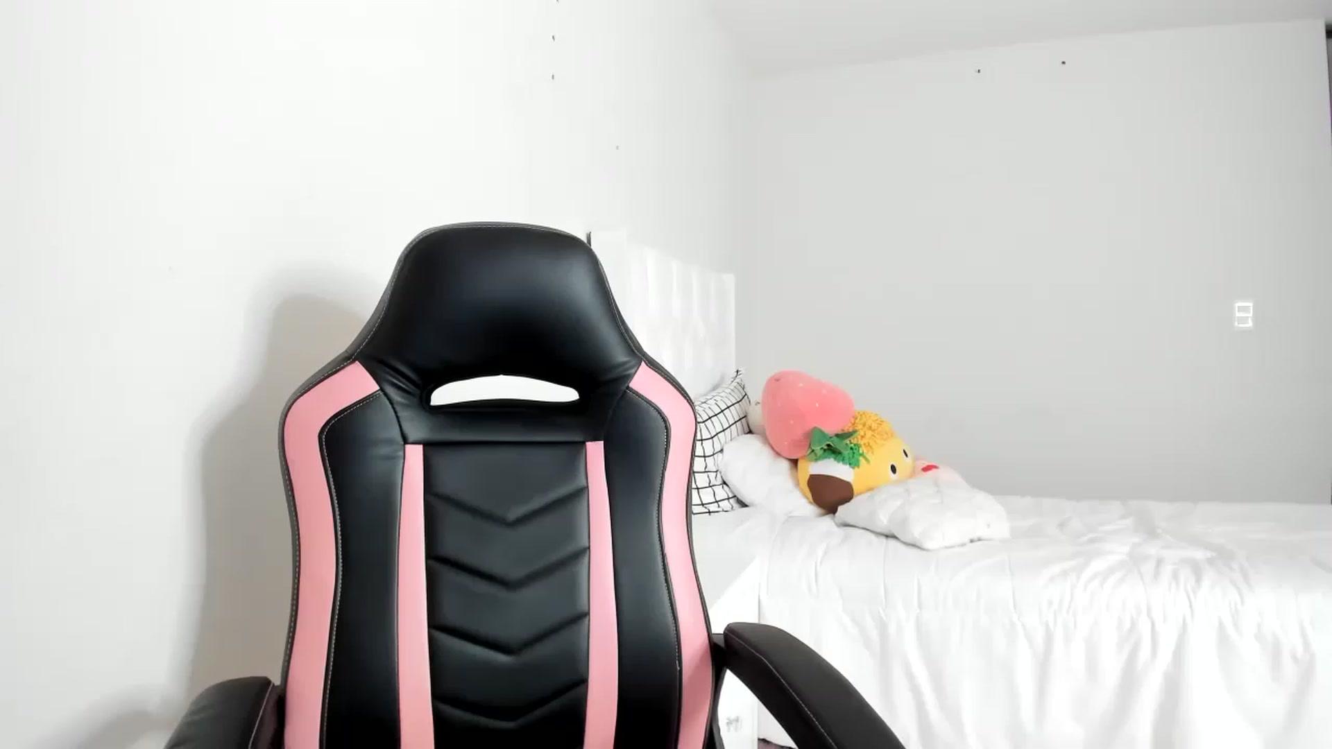 Gallery image thumbnail from Cherrycute666's myfreecams stream on, 03/03/2023, 14:39 image 16 of 20
