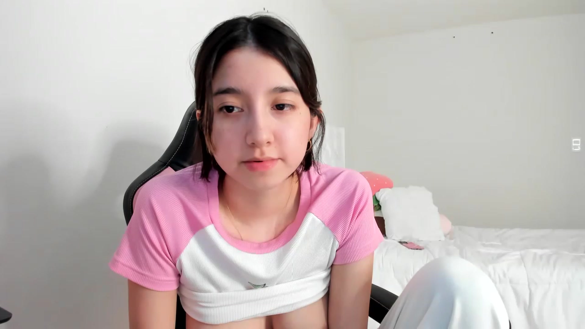 Gallery image thumbnail from Cherrycute666's myfreecams stream on, 03/03/2023, 15:22 image 17 of 20