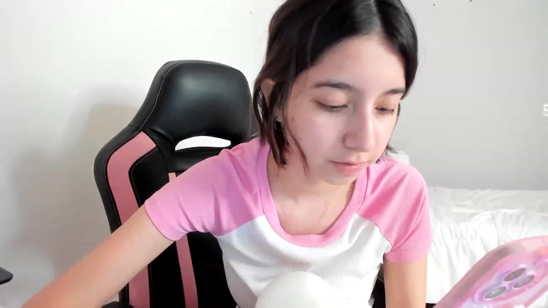 Gallery image thumbnail from Cherrycute666's myfreecams stream on, 03/03/2023, 16:55 image 5 of 20