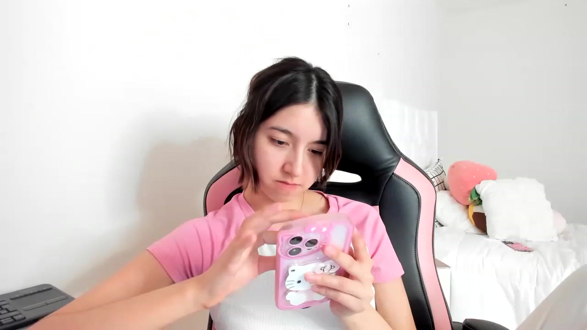 Gallery image thumbnail from Cherrycute666's myfreecams stream on, 03/03/2023, 16:55 image 16 of 20