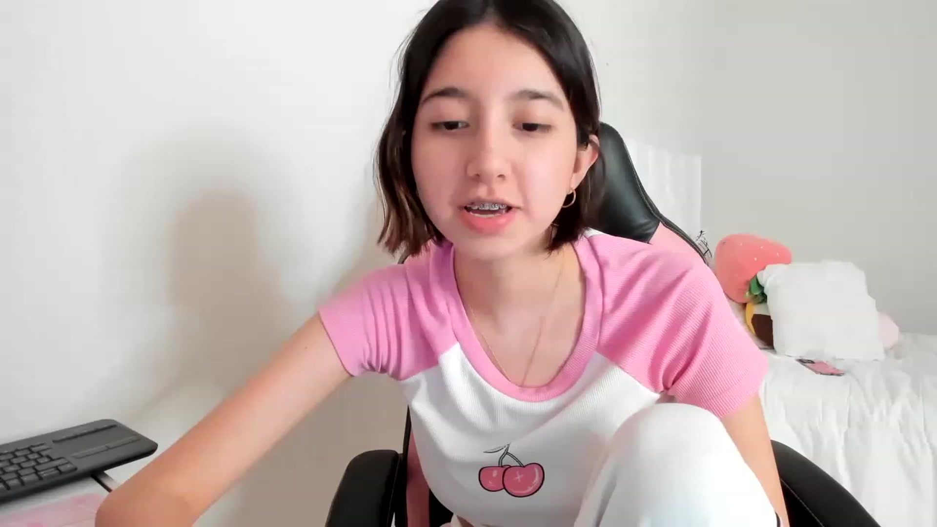 Gallery image thumbnail from Cherrycute666's myfreecams stream on, 03/03/2023, 16:55 image 8 of 20