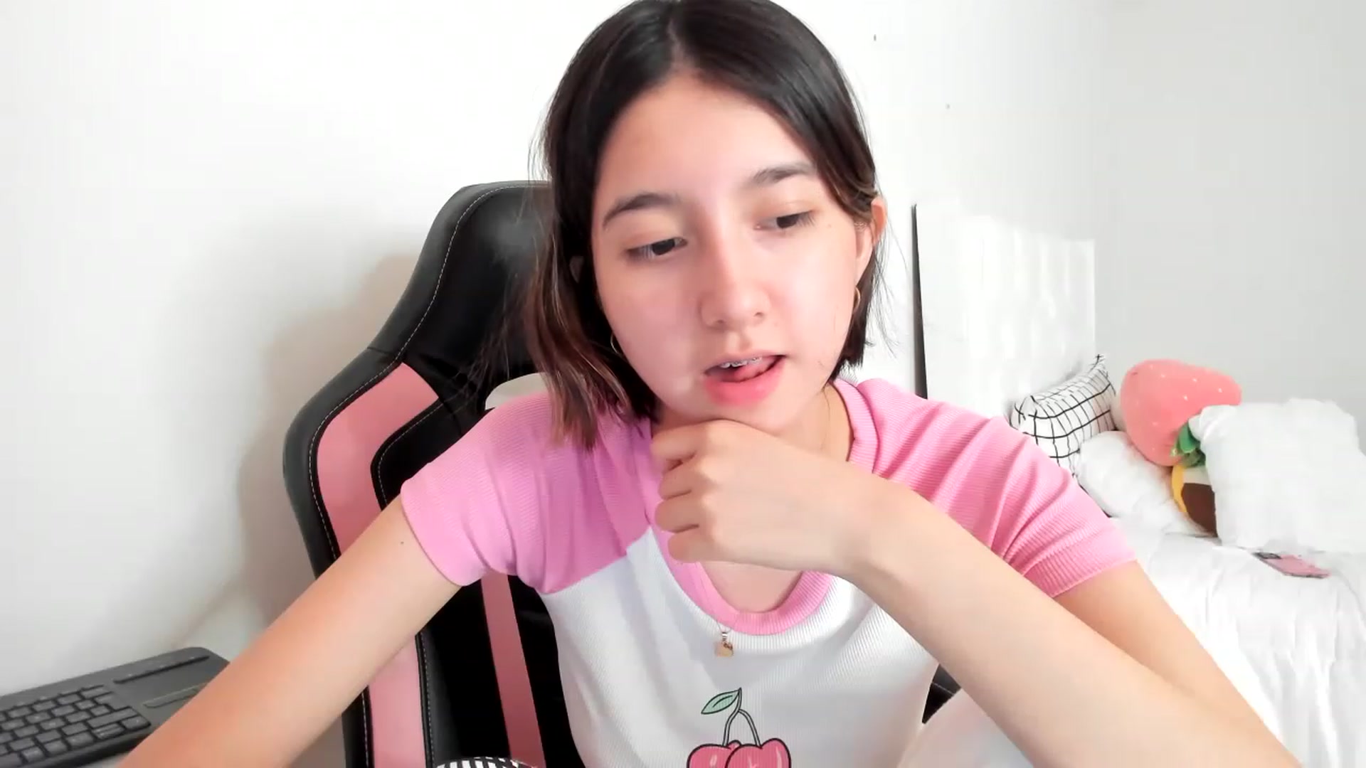 Gallery image thumbnail from Cherrycute666's myfreecams stream on, 03/03/2023, 19:23 image 6 of 20