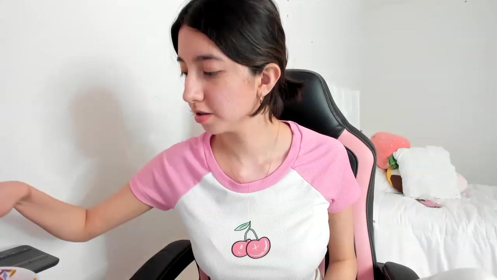 Gallery image thumbnail from Cherrycute666's myfreecams stream on, 03/03/2023, 19:23 image 9 of 20