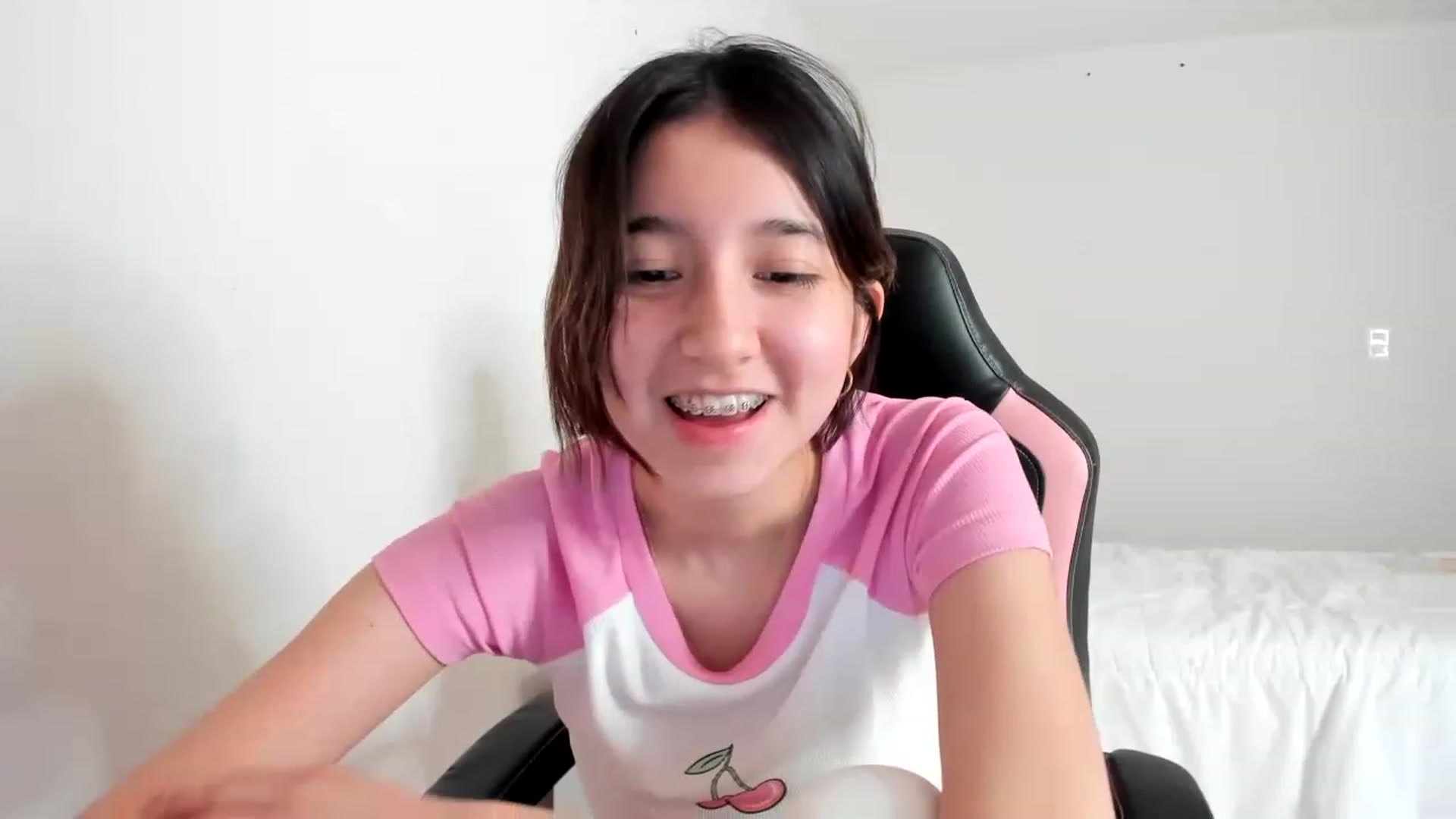 Gallery image thumbnail from Cherrycute666's myfreecams stream on, 03/03/2023, 21:05 image 10 of 20