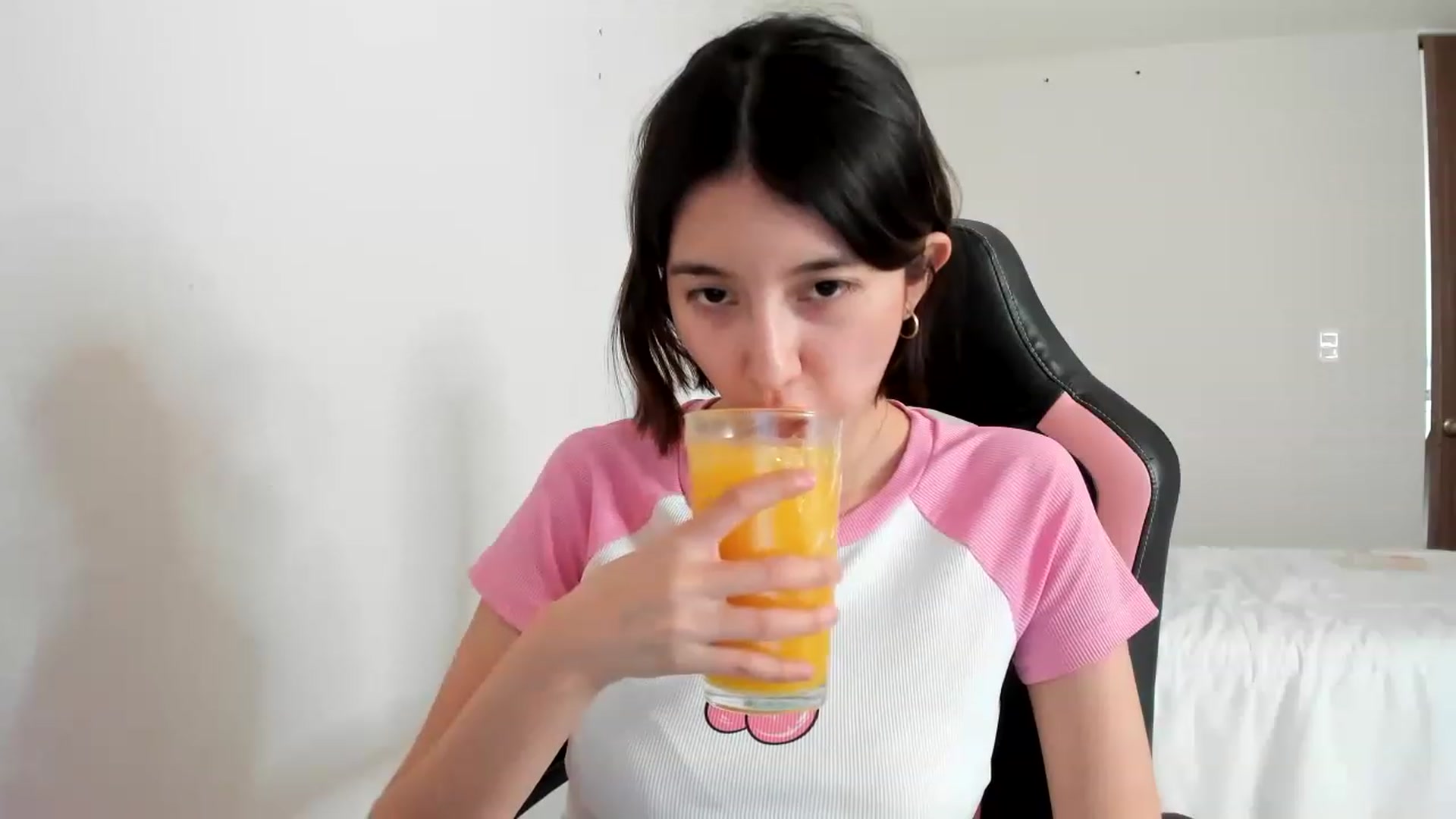 Gallery image thumbnail from Cherrycute666's myfreecams stream on, 03/03/2023, 21:05 image 16 of 20