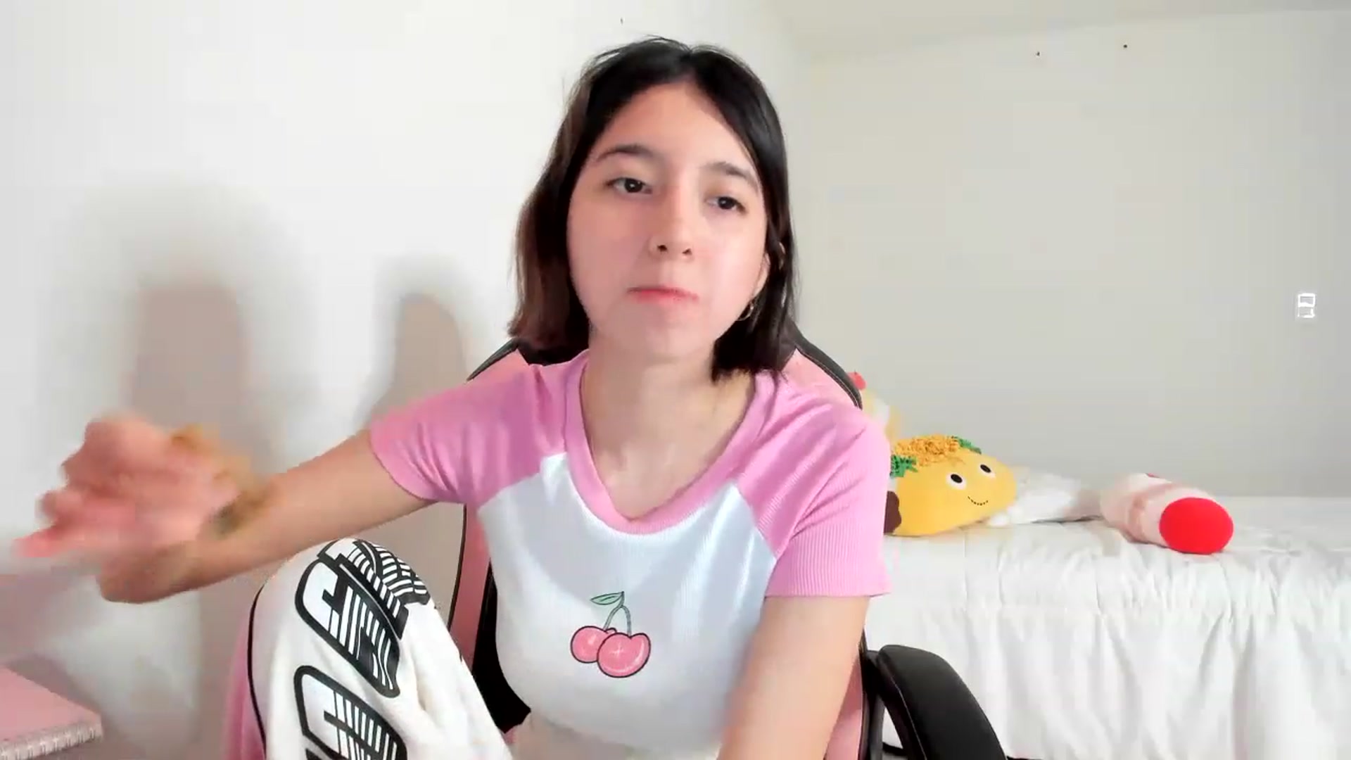 Gallery image thumbnail from Cherrycute666's myfreecams stream on, 03/04/2023, 06:35 image 12 of 20